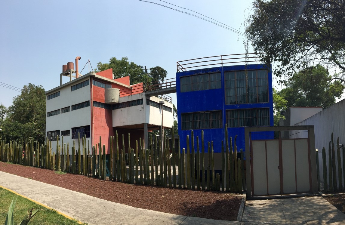 After going to Casa Azul, went to the studio/house that Diego and Frida had designed by Juan O'Gorman.