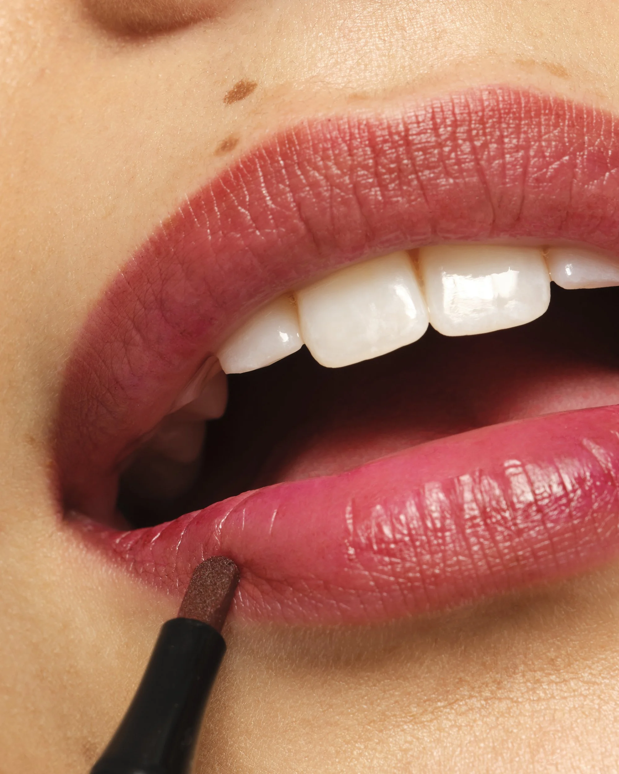 111825_elf_Melana_MainStain_FullLips_080_RGB_IGF_4x5.jpg