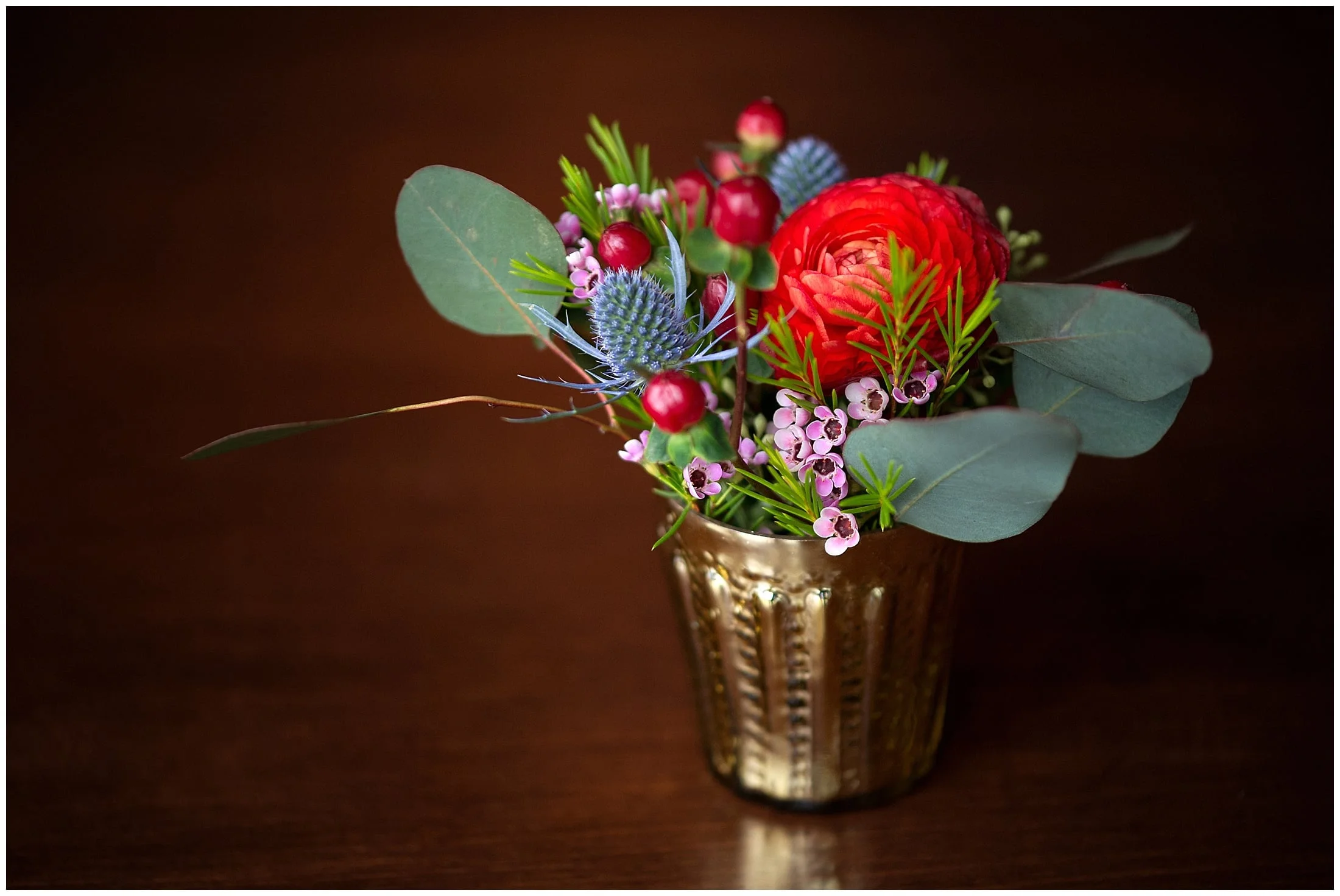 red-winter-scandinvian-wedding-inspiration.jpg