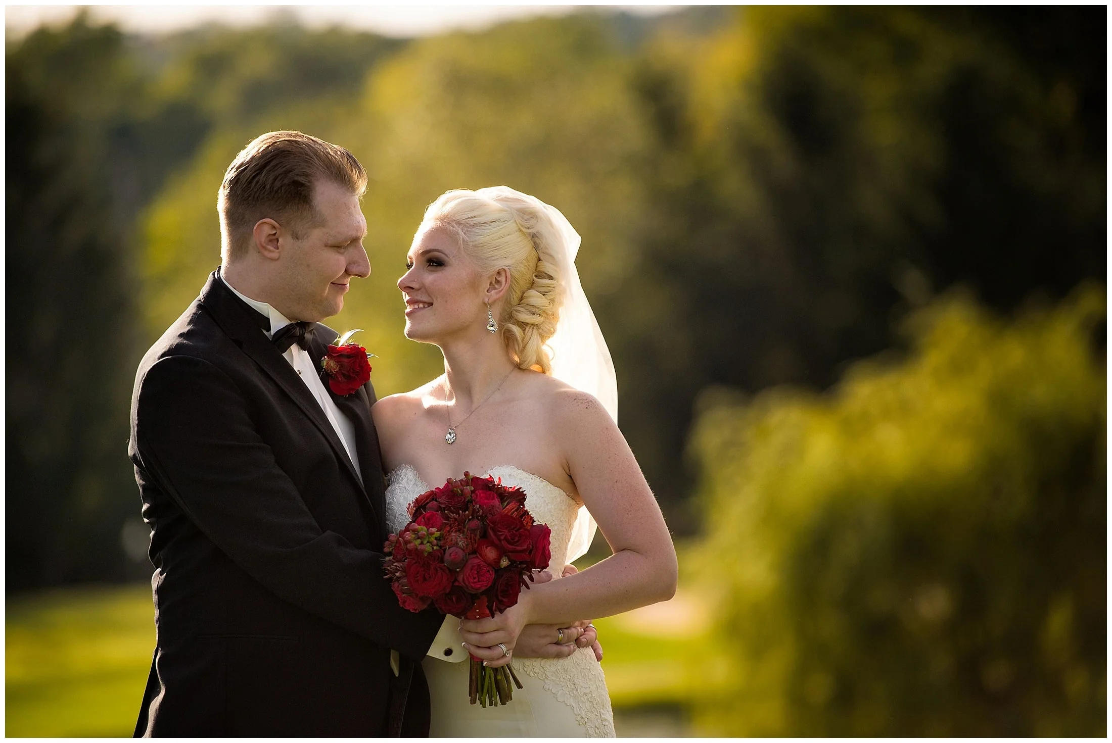 red-rustic-hills-country-club-florals.jpg