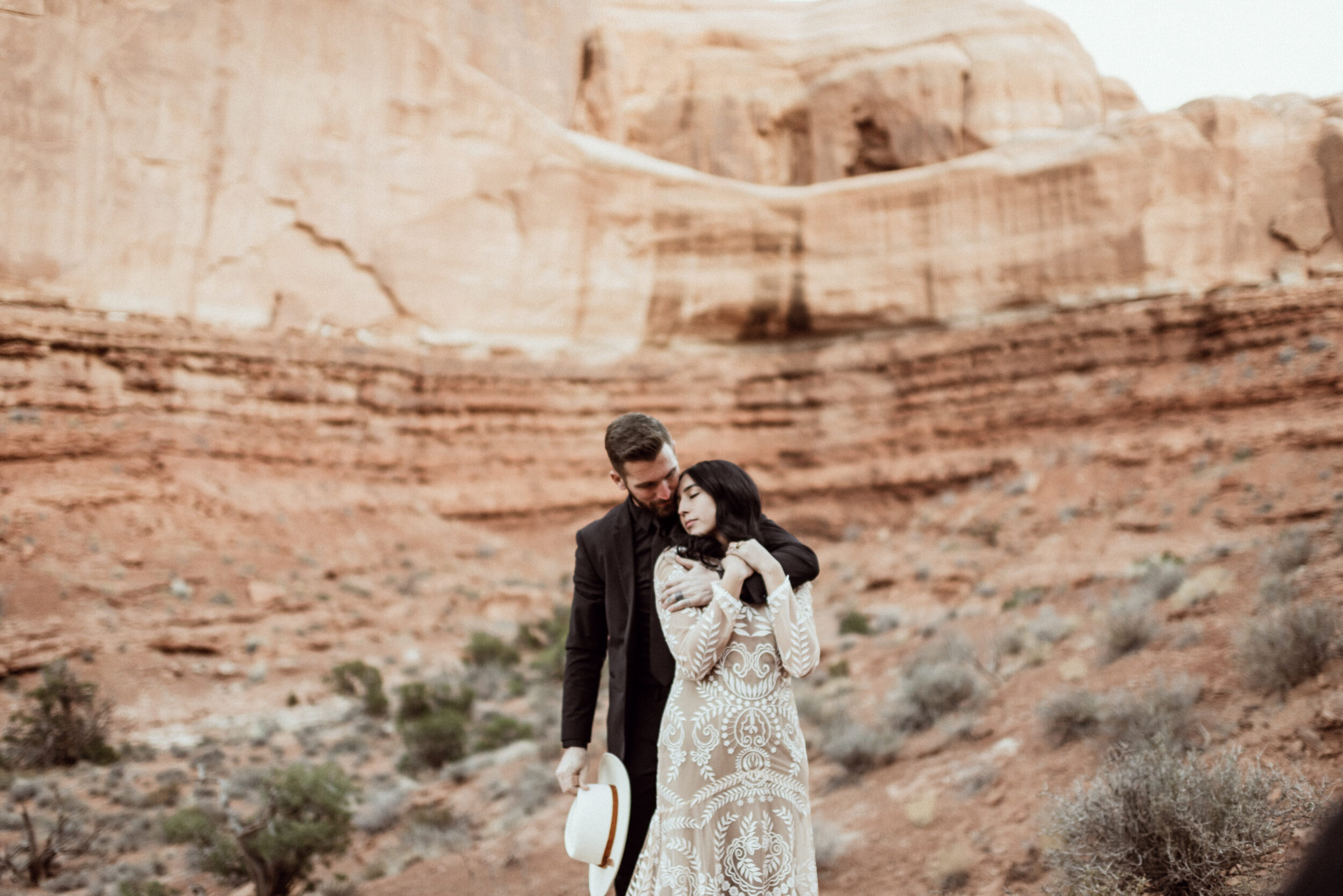 wedding couple in front of red rock cliff