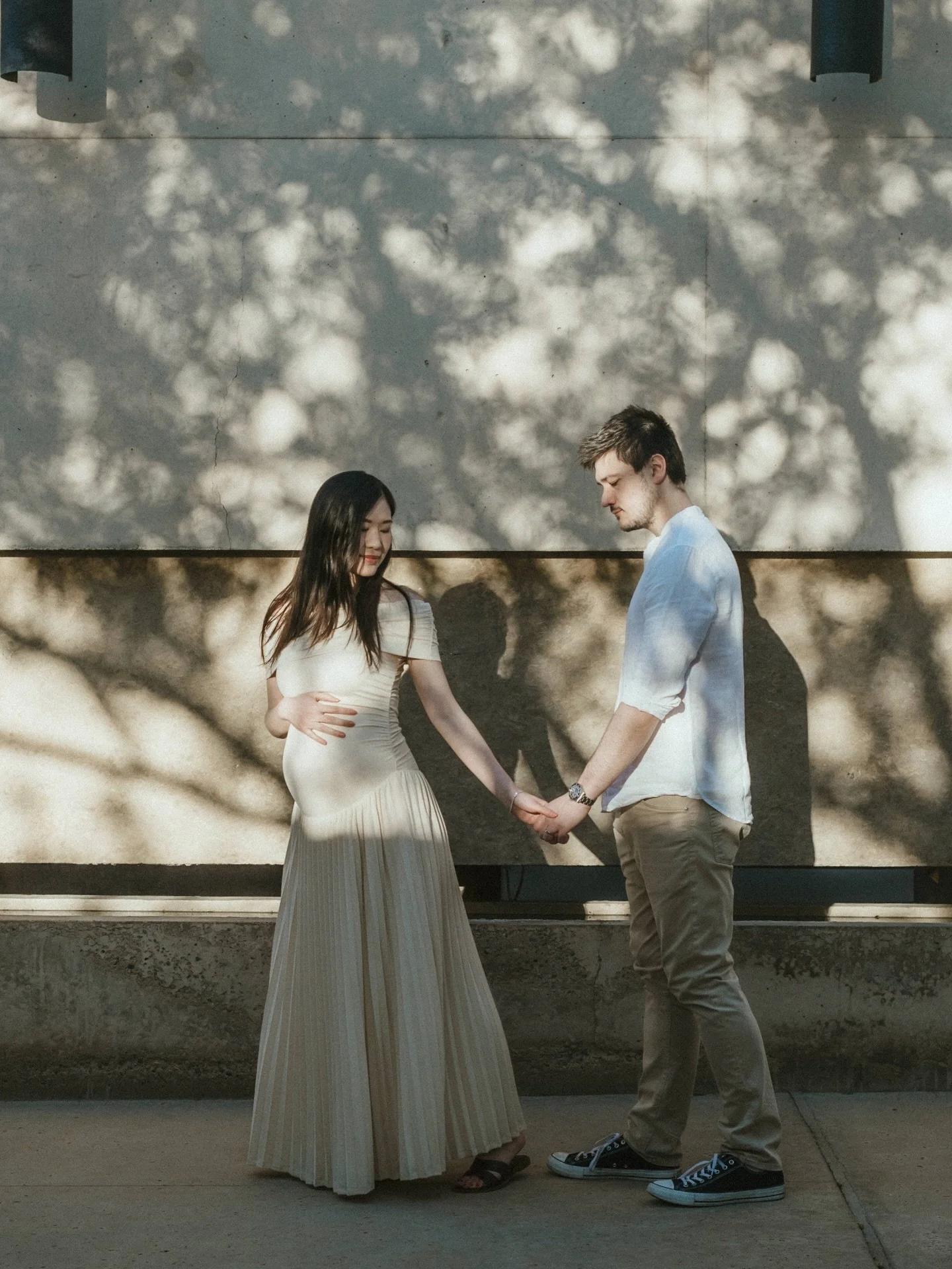 Baby moon in the desert at @amangiri &mdash;10/10 recommend. -
The lighting on this wall stopped me in my tracks. Such a gorgeous painting by Mother Nature on the natural concrete walls.
-
#amangiriphotographer #amangiri #utahfilmphotographer