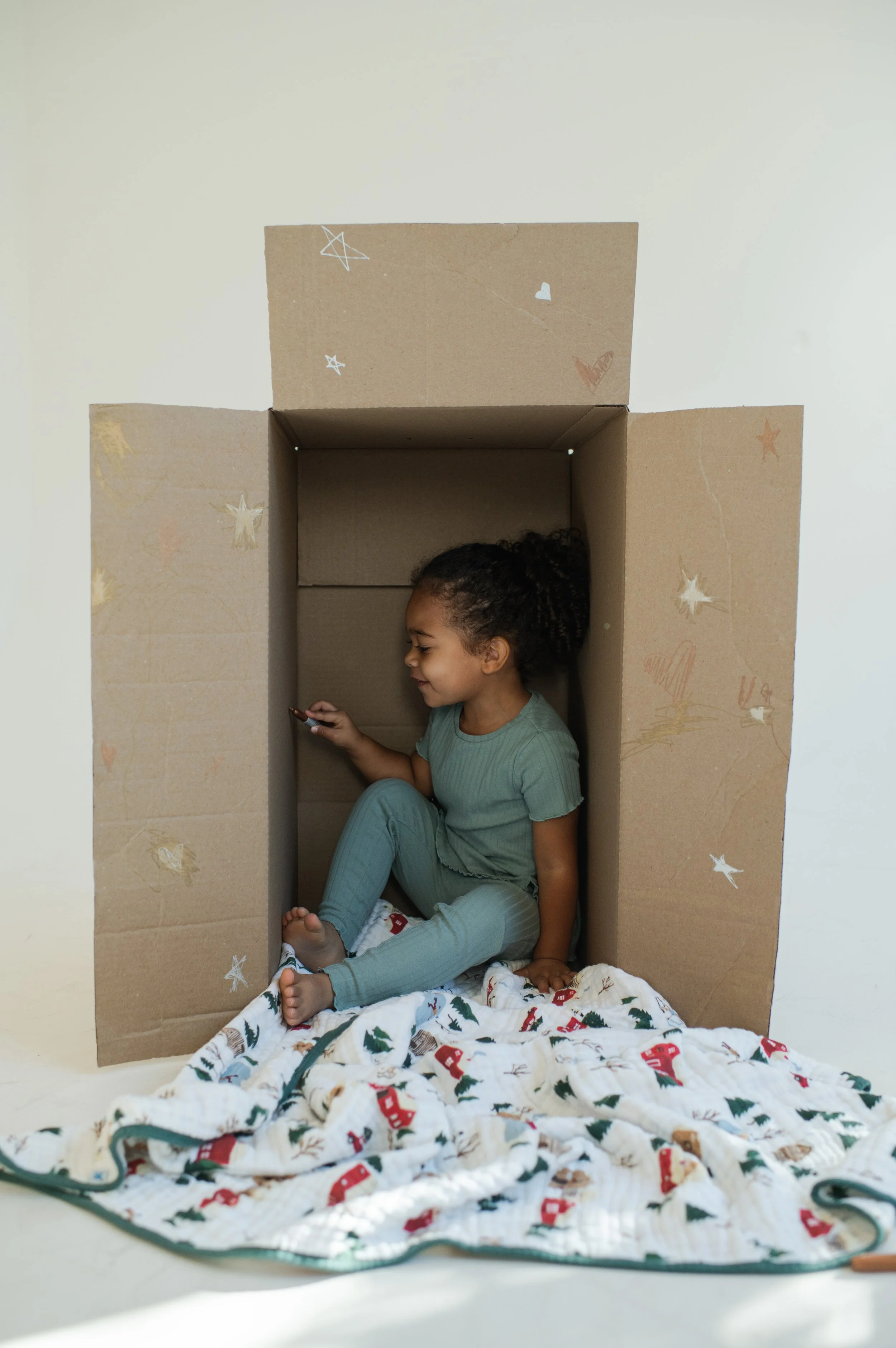 Product photographer for baby brands capturing Christmas quilt lifestyle scene