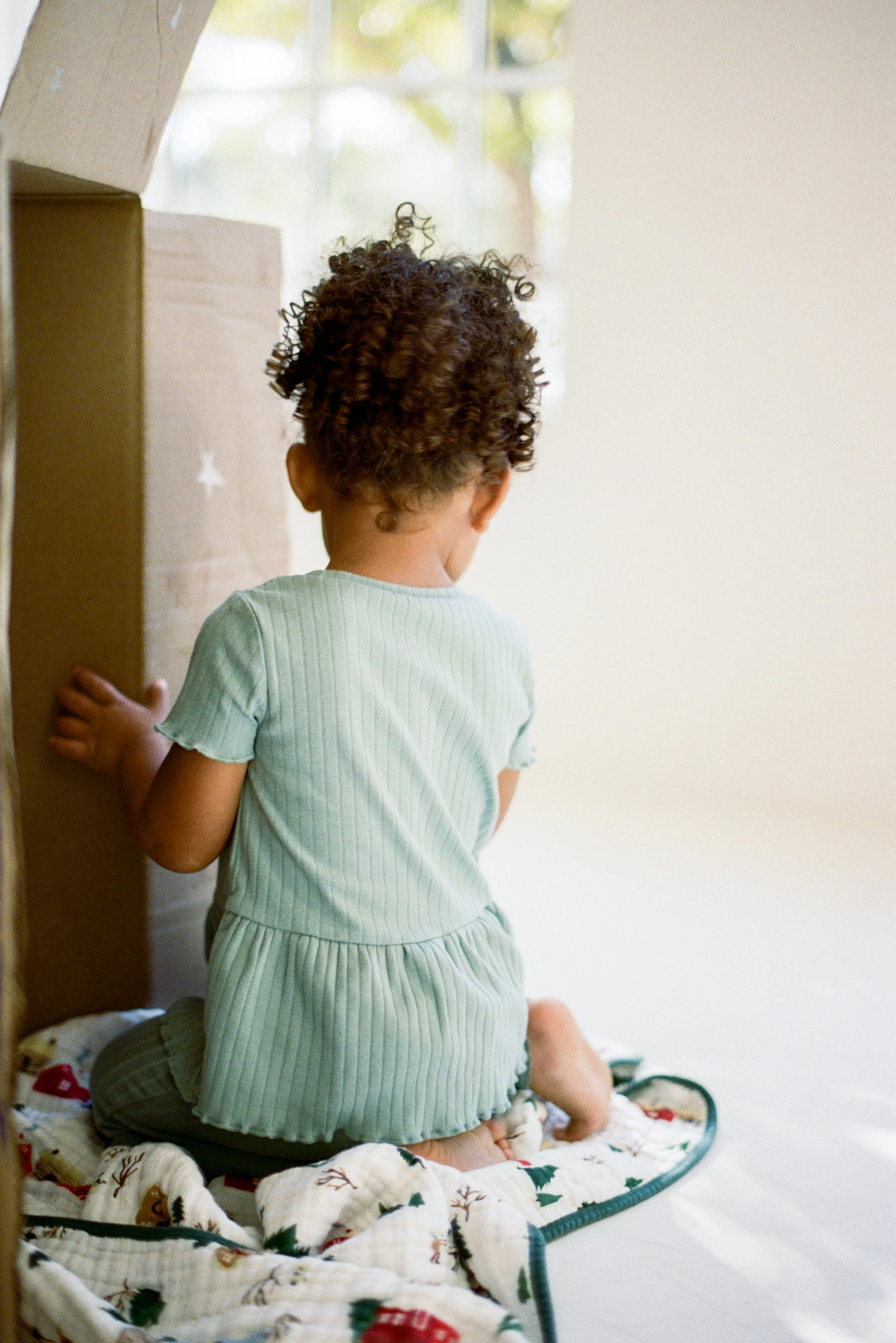 Christmas Collection Product Photography: Shooting Little Unicorn's Organic Cotton Holiday Blankets in Utah
