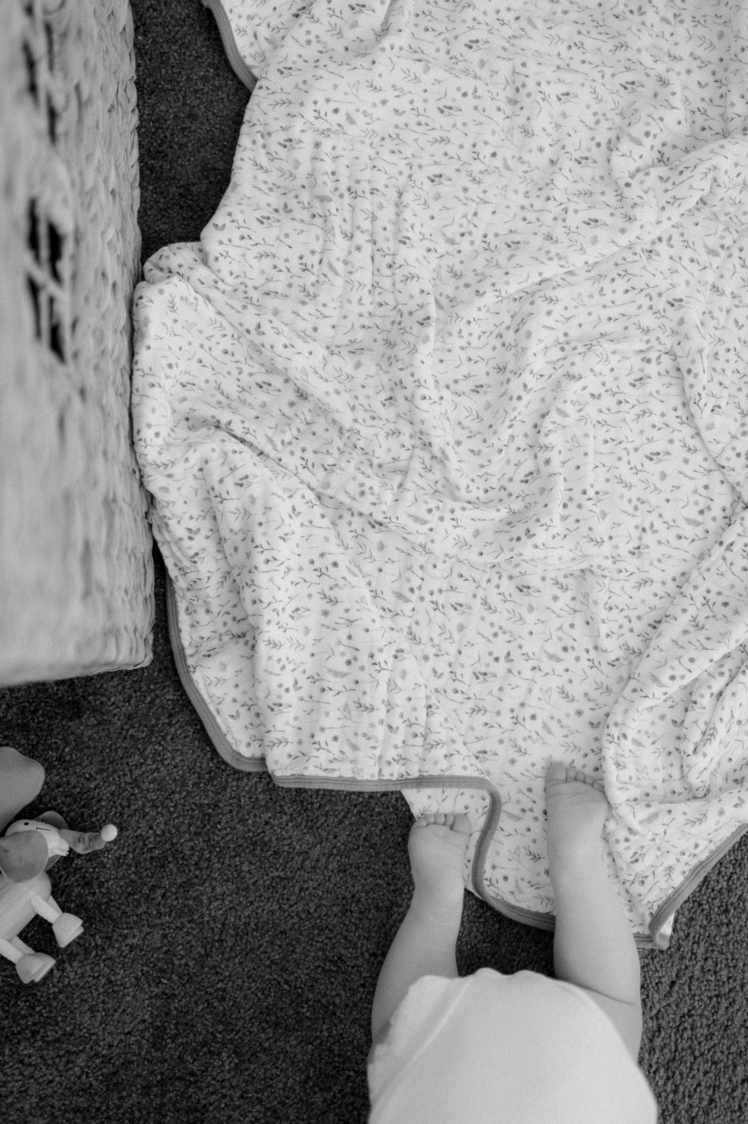 utah-product-photography-session-mom-and-baby-documentary-at-home-session-91.jpg