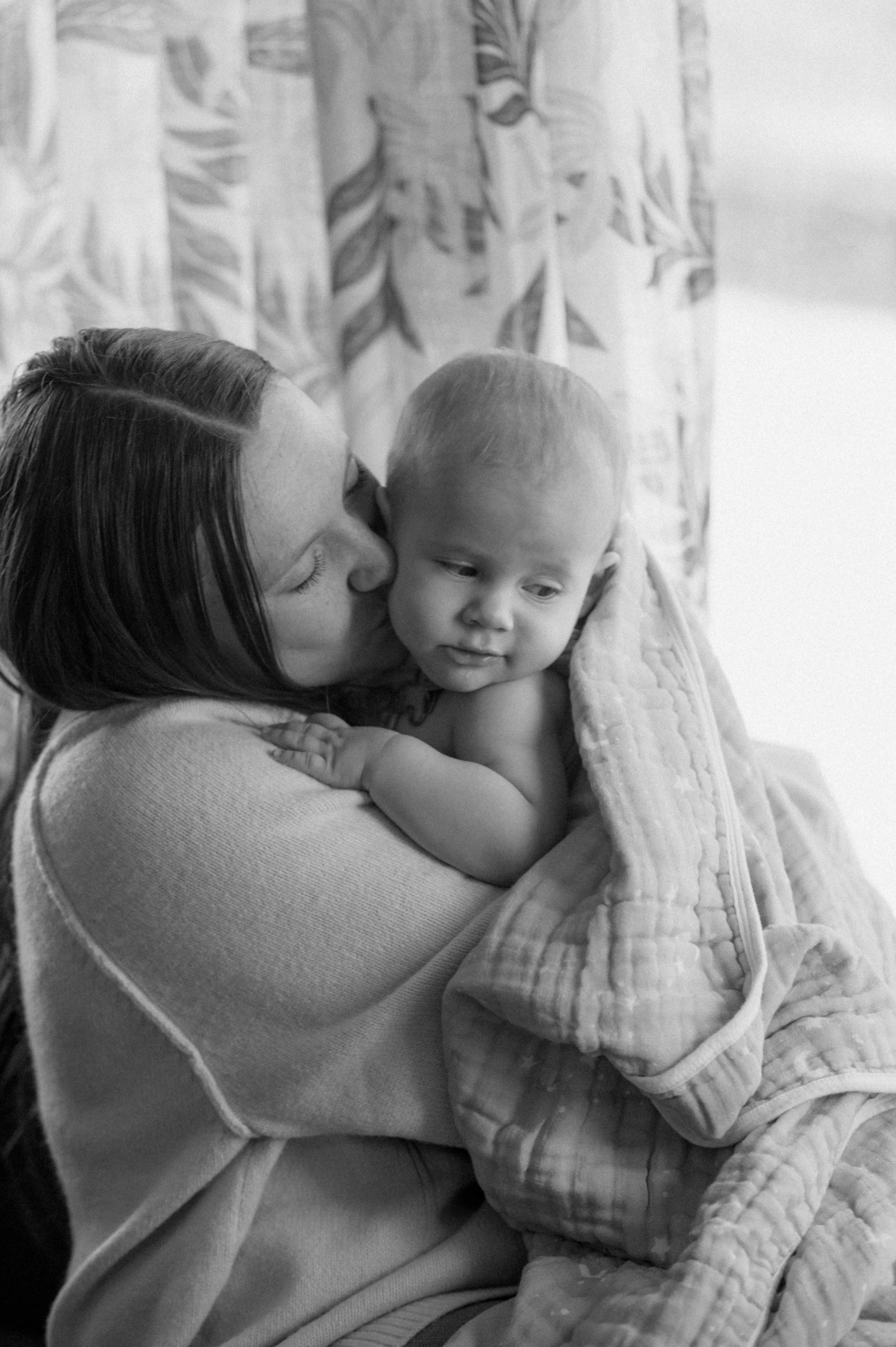 utah-product-photography-session-mom-and-baby-documentary-at-home-session-105.jpg
