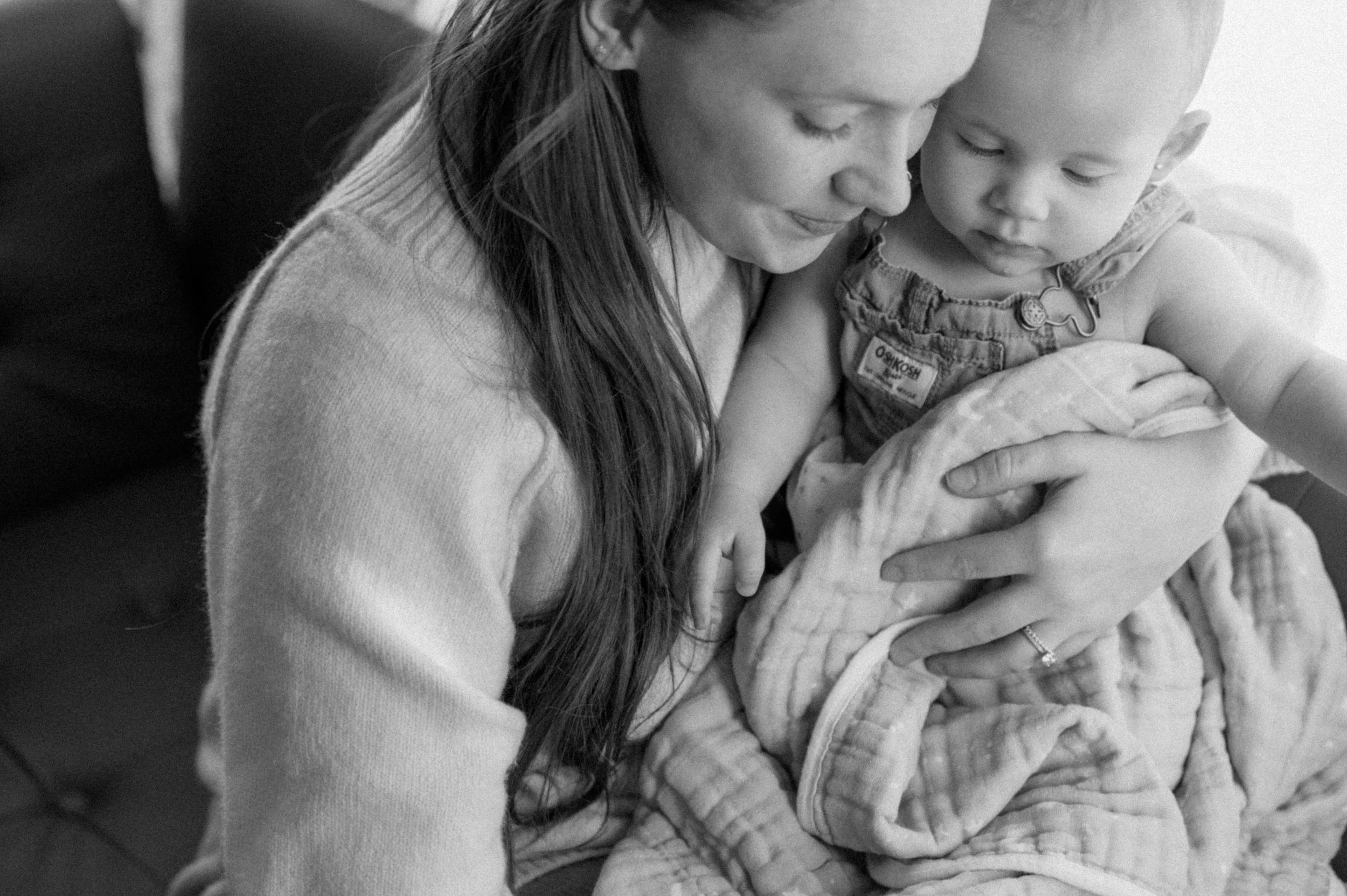 utah-product-photography-session-mom-and-baby-documentary-at-home-session-107.jpg