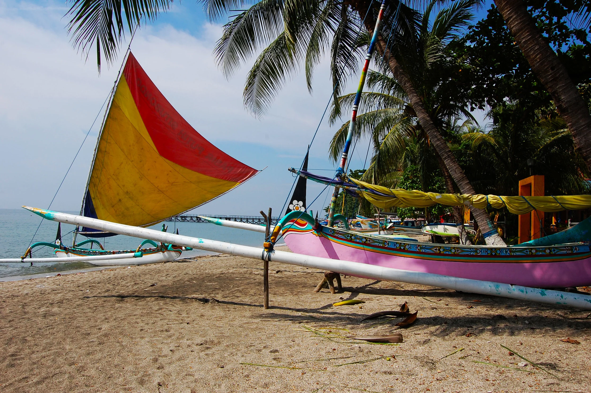 Colourful-fishing-boat.jpg
