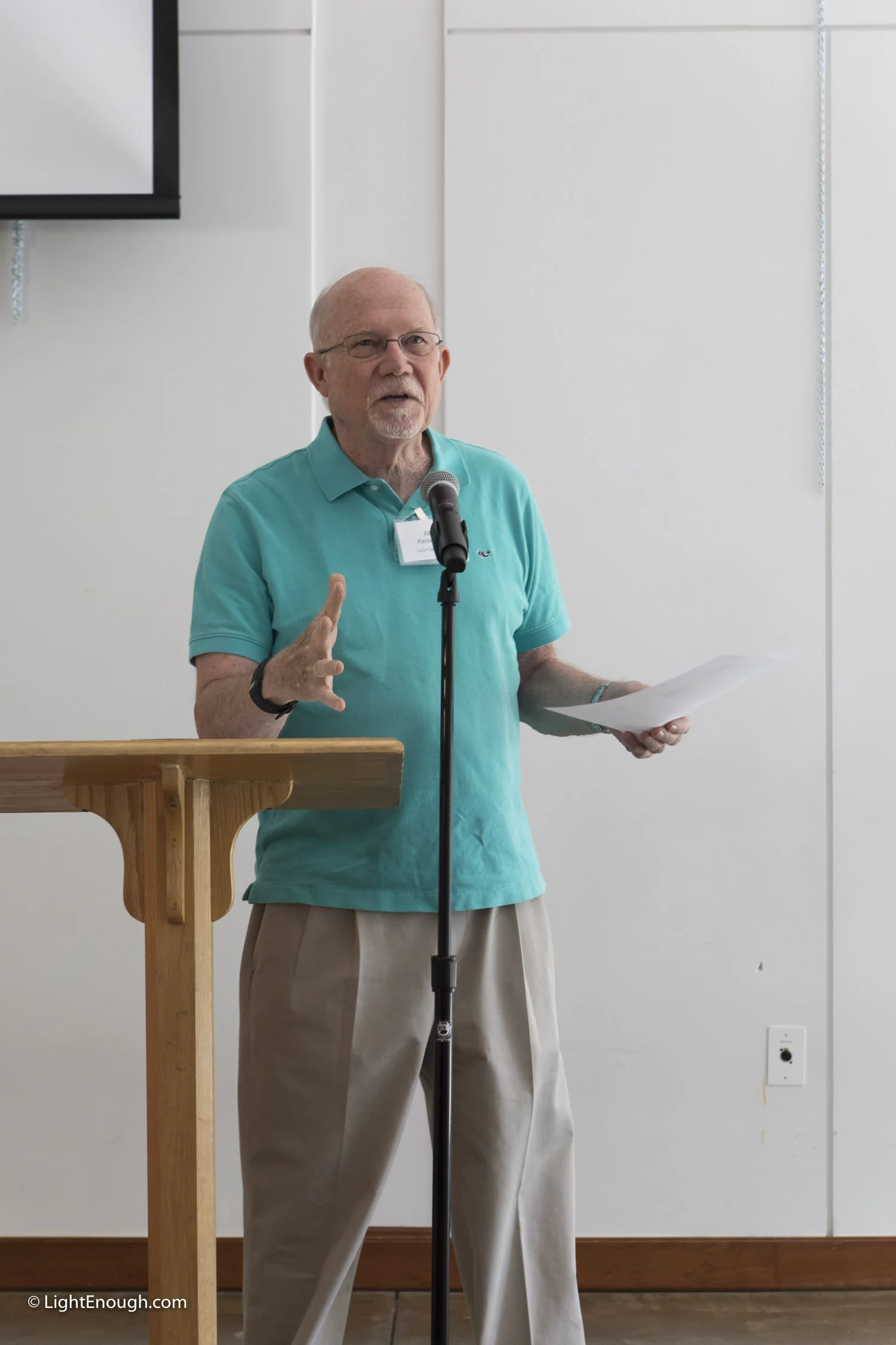 Allen Keiswetter presents about Saudi Arabia at the June 2017 meeting of the UUCA Day Alliance. Photos by John St Hilaire / LightEnough.com