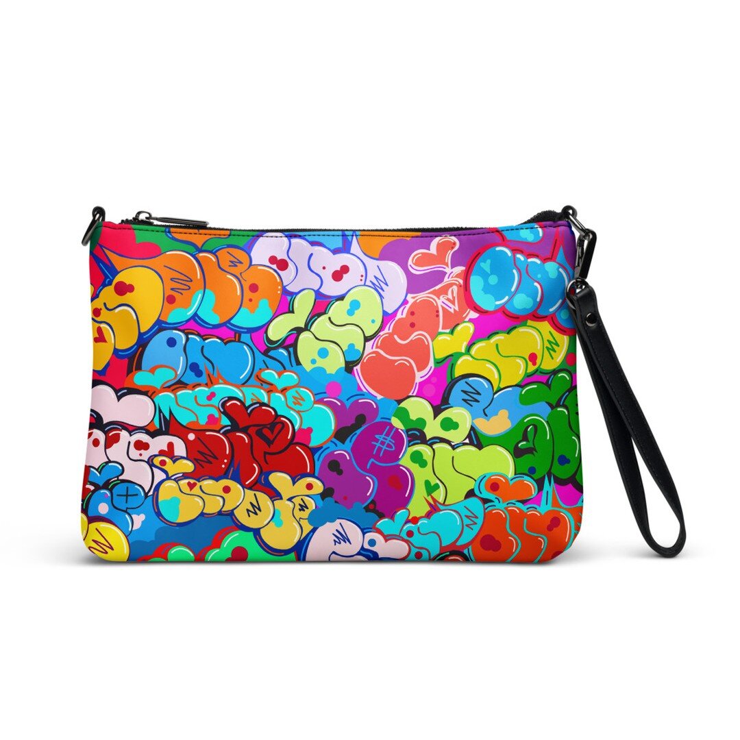 🚨🚨🚨💥 📣 New item at my shop: Crossbody/clutch with my bubble pattern. ❣ check it out for a limited time only ⚡ www.indie184.com/shop 🚨🚨🚨
or link at bio 

Measures: 11&Prime; &times; 8&Prime; &times; 1.5&Prime;, faux leather

#graffiti #bubblel