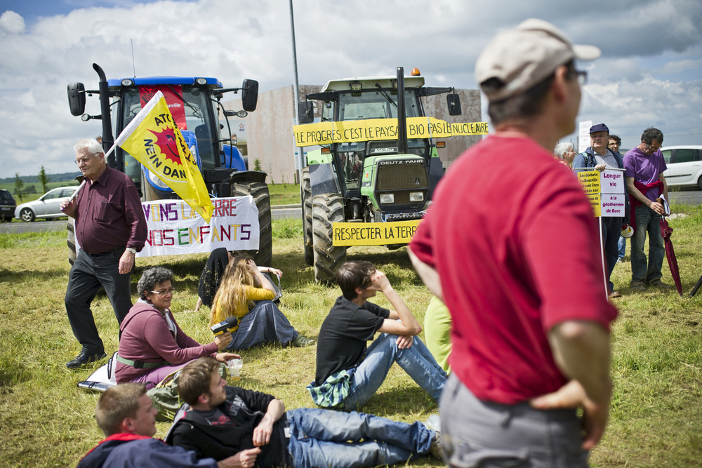  Rassemblement des opposants à l'installation du projet CIGEO sur les communes de Bure et Mandres
Bure, Dimanche 6 juin 2016. 