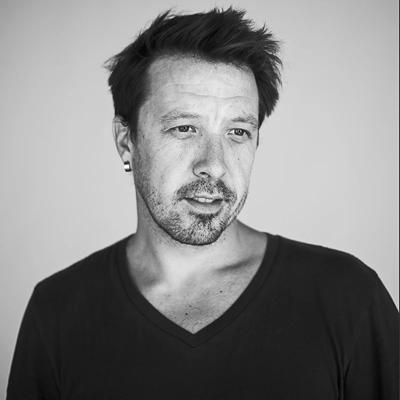 Bertrand Gaudillère commence par la psychologie avant de trouver dans la photographie un moyen, d'être raconteur plutôt qu'observateur. Il en gardera une approche facilitée des individus et une capacité reconnue pour révéler en images les personnalités qui passent devant son objectif. Il en ressort un portraitiste au talent très apprécié. Sa grande expérience auprès des agences de communication en font un acteur courru du reportage en entreprise autant à Paris que Lyon, ses deux villes d'habitation. Il partage sont temps entre Lyon et Paris.