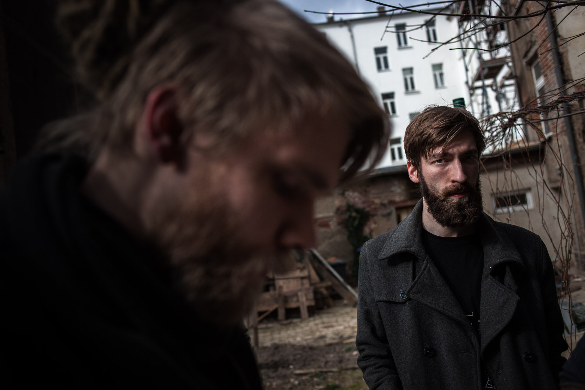  Leipzig, le 08 Mars 2014. Conrad, la trentaine, a vécu dans la rue ou au sein de communautés depuis ses 18 ans. Il vit à présent dans une communauté de près de 40 personnes dans le quartier Ouest de Leipzig. Au delà du logement, sa communauté compte