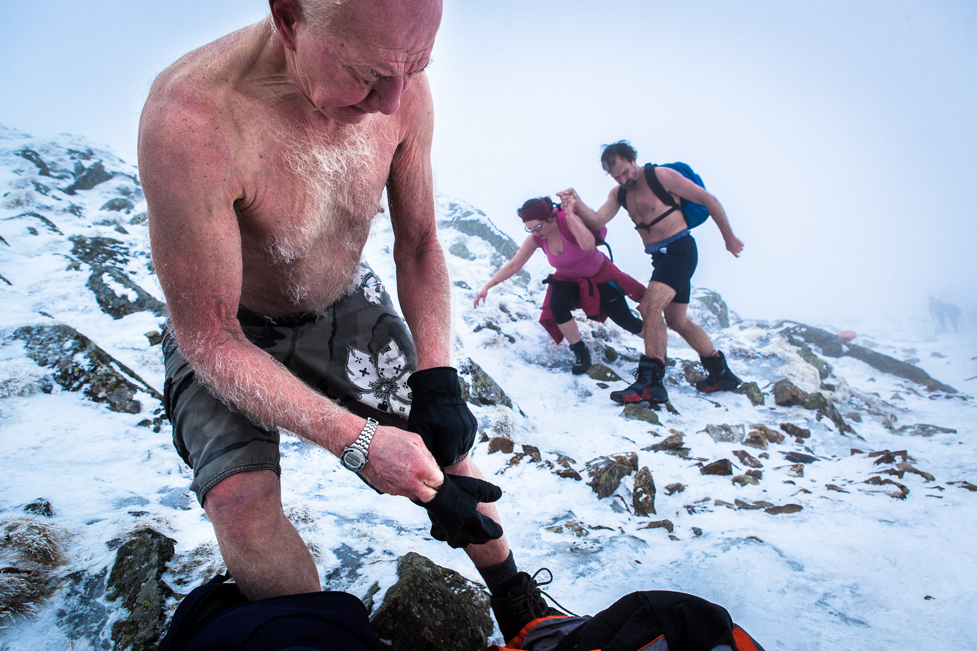  Karpacz, Pologne, 13/02/2014. Wubbo Ockels, 67 ans, ancien astronaute, se bat contre un cancer des reins et cherche un moyen de guérir lors de ce stage de résistance au froid. Il monte ici la montagne Sniejka par des températures proches de -10°C.

