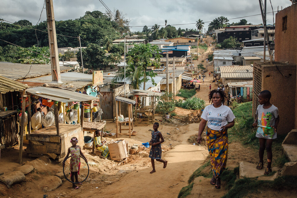  vue d'ensemble du quartier PK 17 de Yopougon, en bordure d'Abidjan. La maison carrée a donné son nom à ce quartier. De nombreuses familles réfugiées ayant occupé la maison carrée y ont été relogées. 