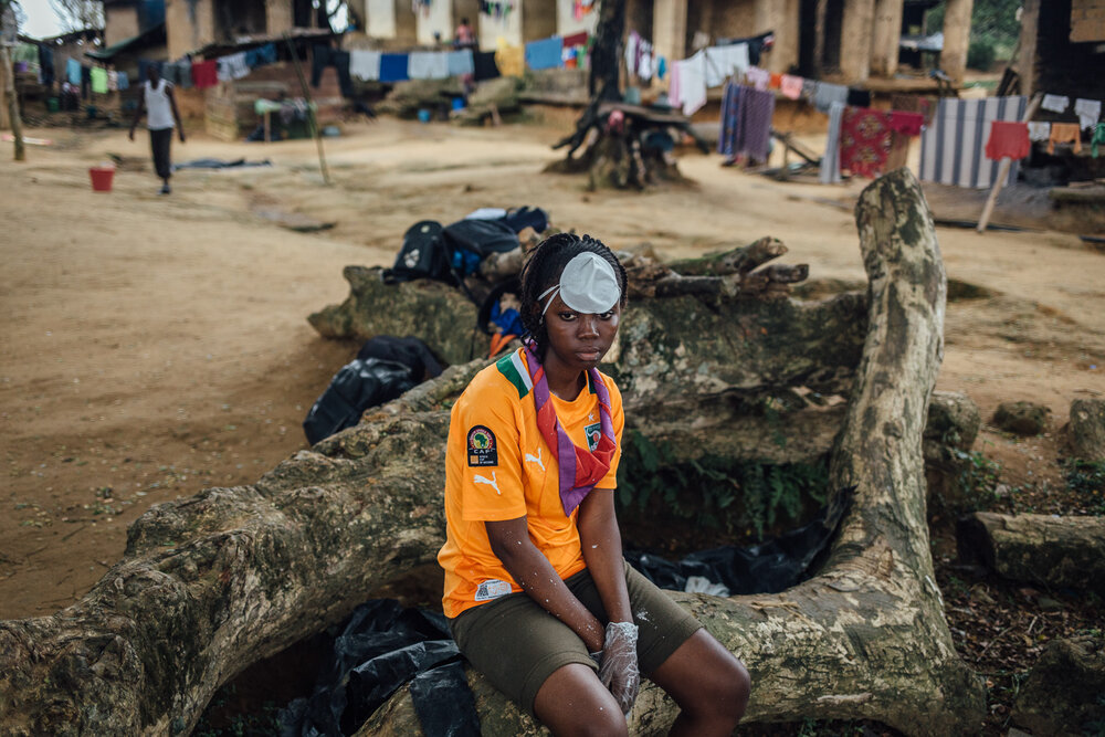  des scouts réhabilitent les latrines du village ayant accueilli le Jumboree de 2019, en périphérie d'Abidjan 
