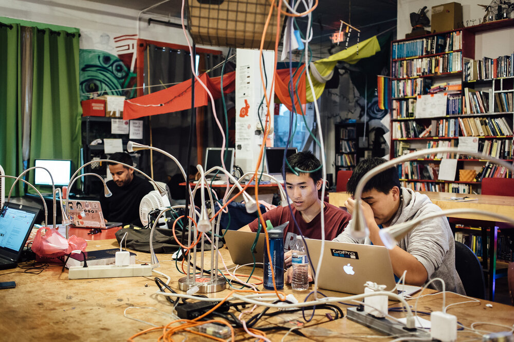  Noisebridge, hackerspace. Lieu Anarchiste de partage / création / tech ouvert à tous 