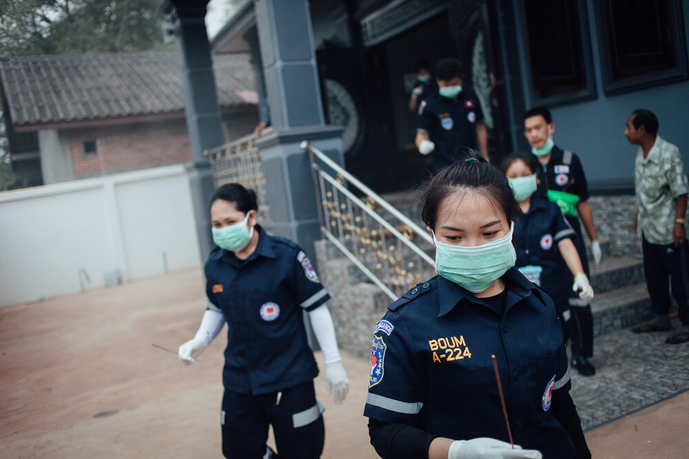  Vientiane, le 14 Avril 2017. L'équipe a été appellée parce que des voisins ont découvert le corps en décomposition d'une jeune suicidée. 