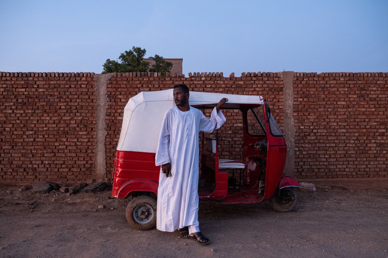 Un soudanais en tenue traditionnelle sur l'île de Tuti. Khartoum, 20 août 2021. 