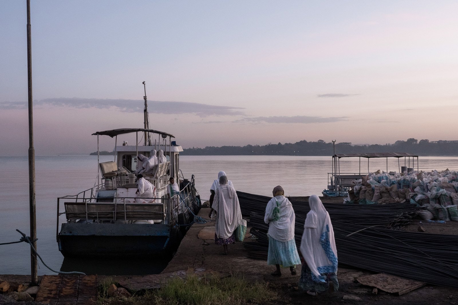  Des pélerins partent sur l'une des îles du lac Tana en Éthiopie. Baher Dar, 22 janvier 2021. 