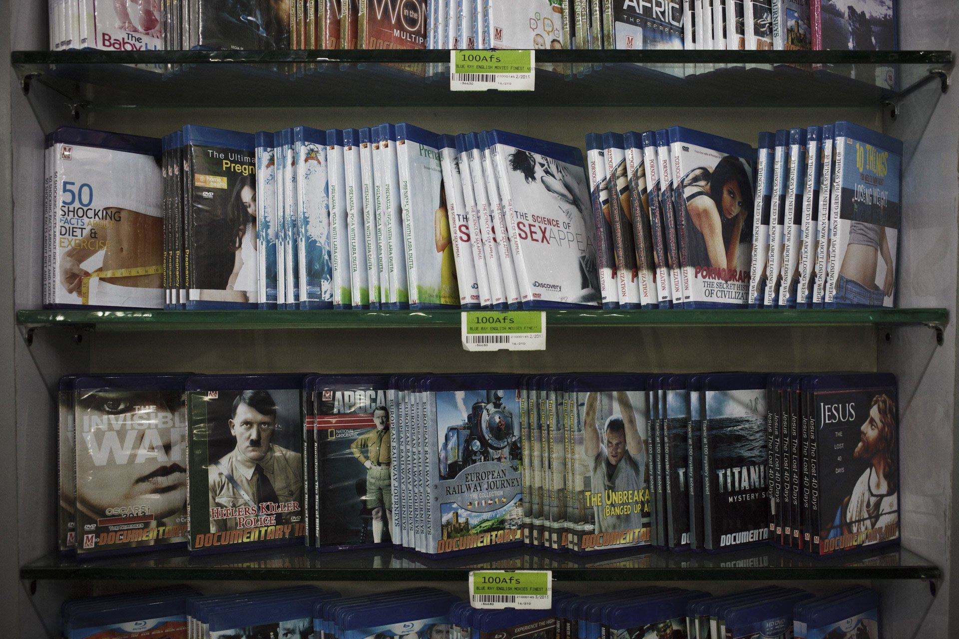  Le rayon DVD du Finest Supermarché. Kaboul, Afghanistan 2013. 