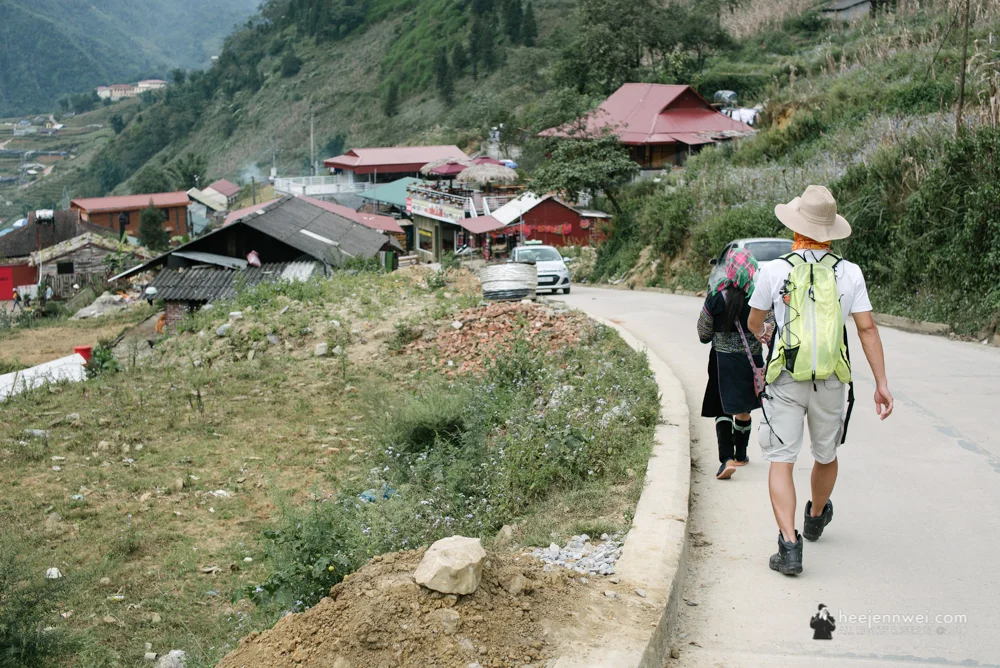 A 2-hours downhill trek from Sapa town to the touristy Cat Cat Village.