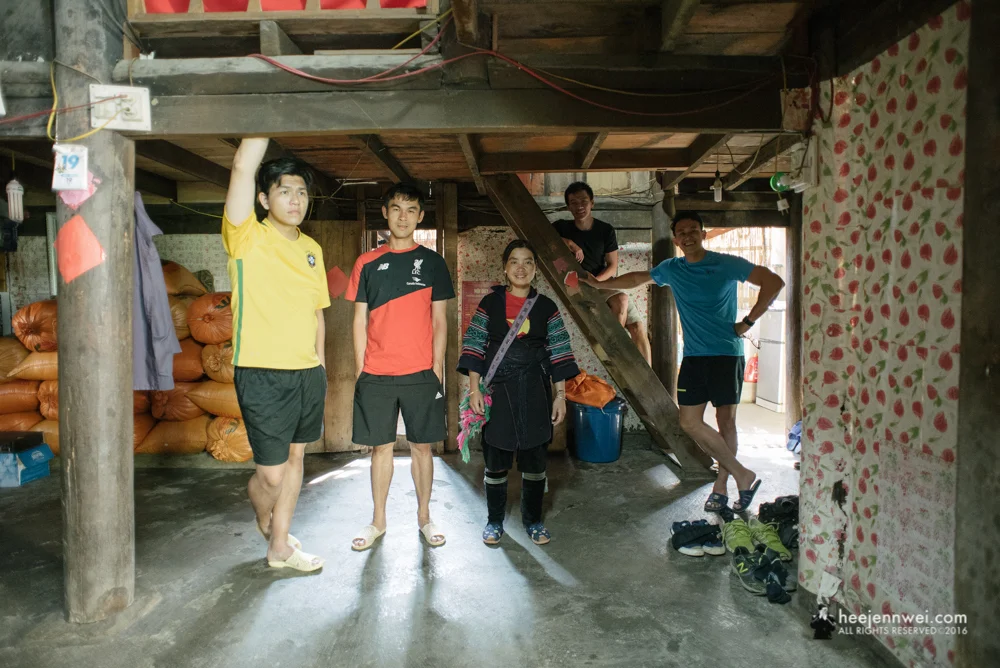 Putting on the kickass Vietnamese's sandal, posing with 50 packs of orange paddy rice - together with our tour guide - "See" of H'mong hill tribe.