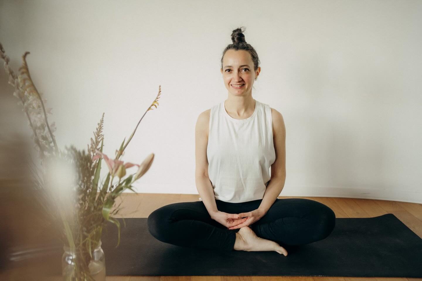 🙏 New Class Alert with Sara @sara_frediani
Thurs- vinyasa 9.00-10.15 / Sat by donation 16.00-17.0
.
Growing up in Florence, Italy, in a diverse and stimulating social environment, Sara was fortunate enough to find her first Yoga teachers, although