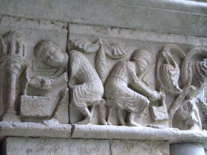 Figure 1: This sculpture from the Romanesque cloister of Girona Cathedral in Catalonia, Spain, shows two masons dressing ashlars with pick axes, with the squares they used to create right angles at their sides. Photo: Julia Perratore.