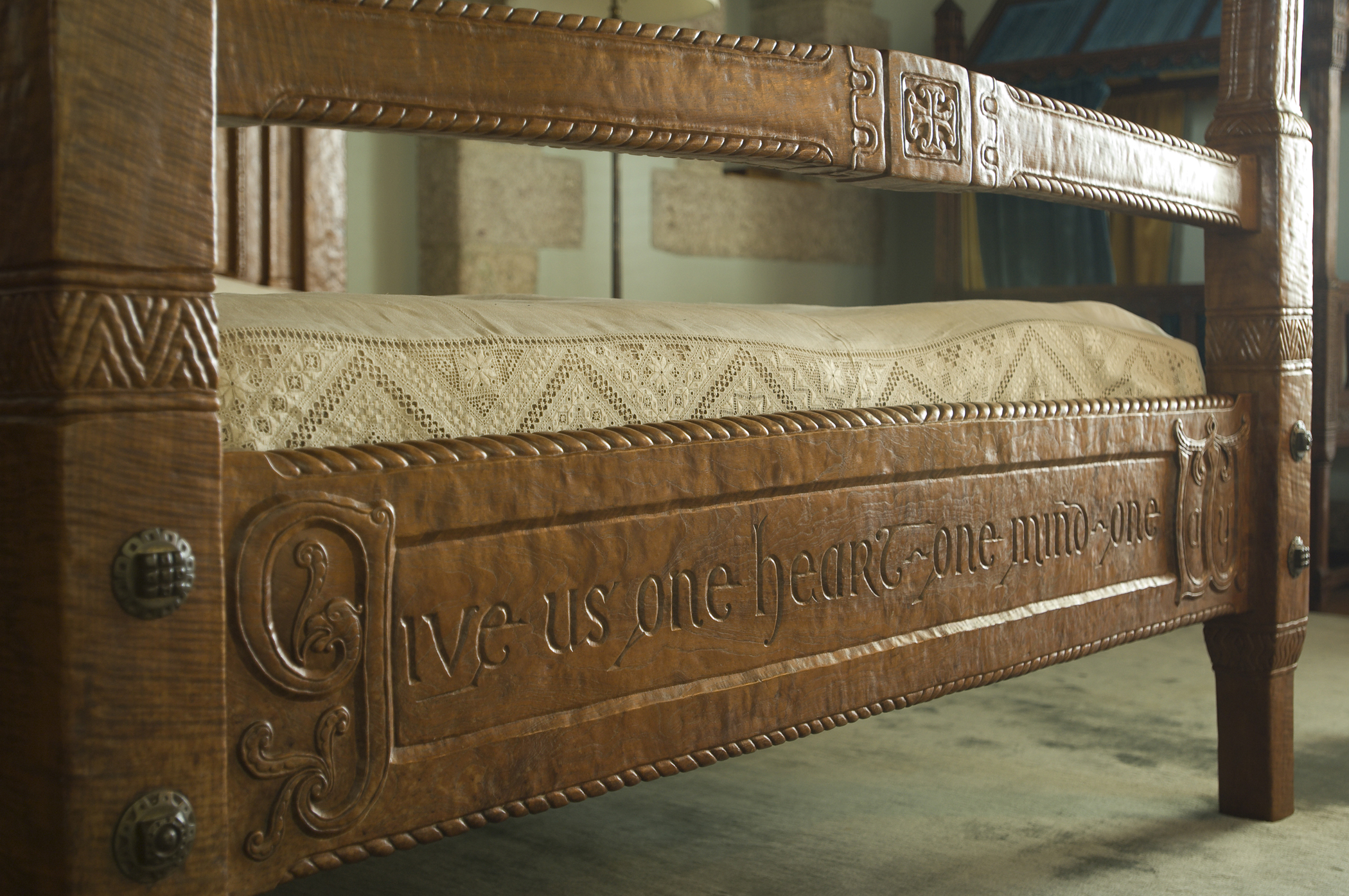 Left: Raymond Pitcairn and his daughter Gabriele pose with a large granite relief of a ram and ewe, later installed above the main entrance to Glencairn. Above: Glencairn’s master bedroom features a teakwood bed, hand-carved by Frank Jeck.