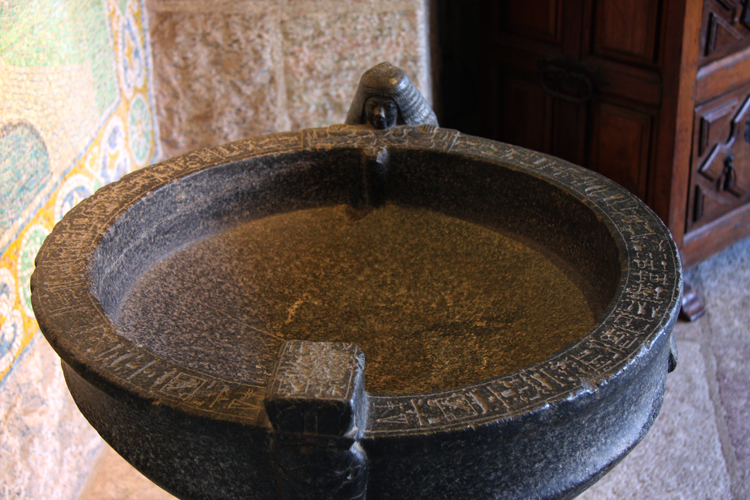 Black Granite Egyptian Libation Bowl, circa 1350 BC