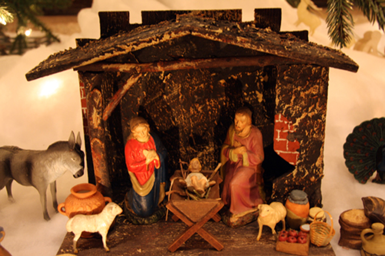 Pre-War German Nativity under Glencairn Tree