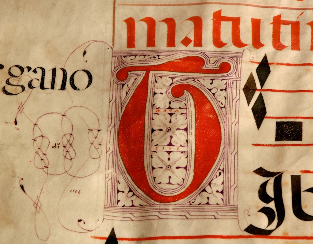 Figure 4: The illuminated letter “T” on folio 144v includes the name “Mata” as well as two mentions of the date 1556.