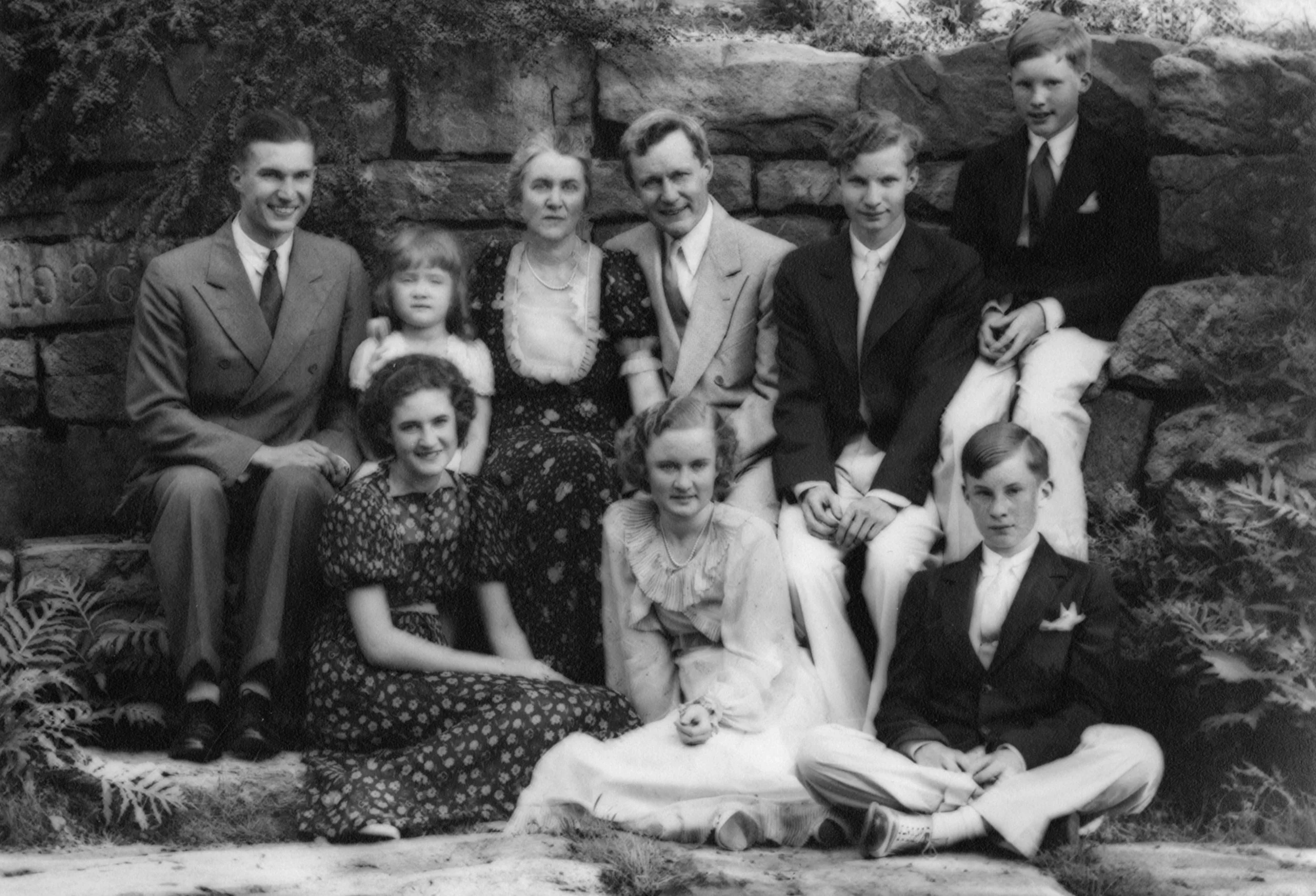 Figure 2: Mildred and Raymond Pitcairn pose for a family photograph with their children in the woods just below Glencairn around 1936. Absent from the picture is Gabriele, who was married in 1934.