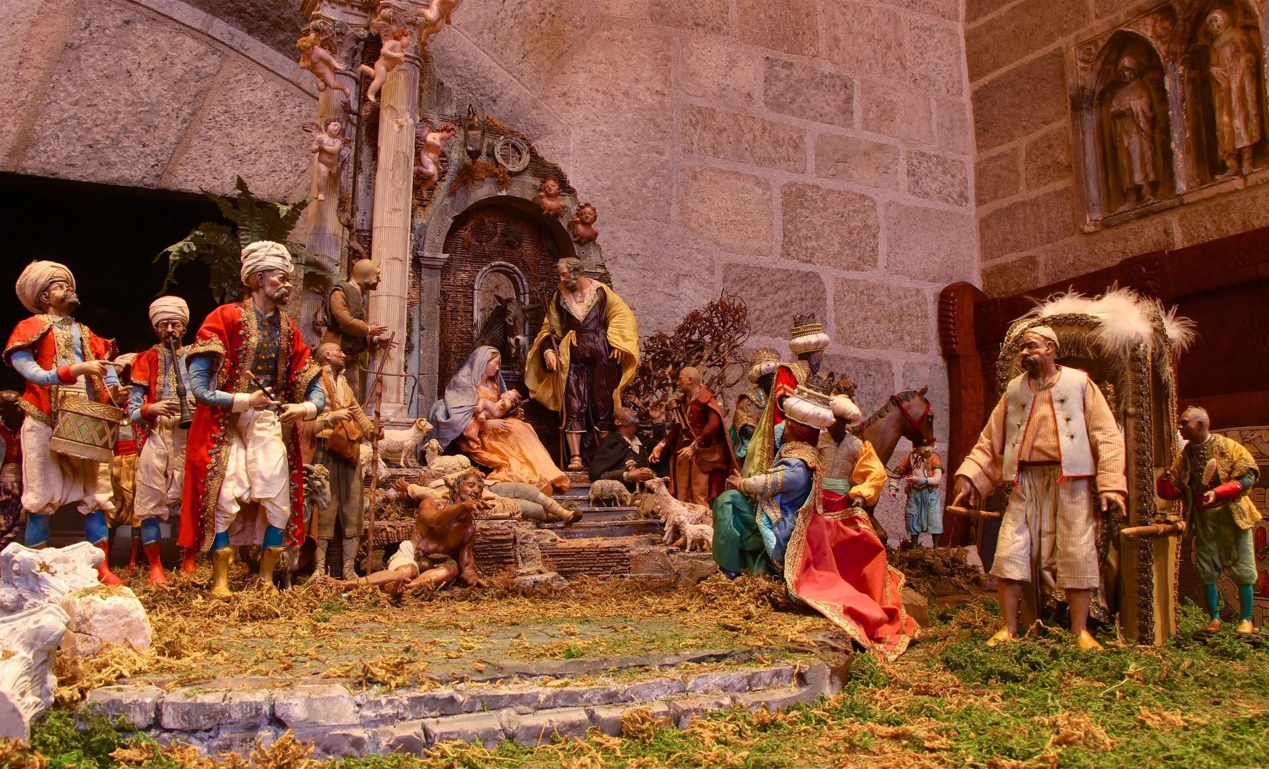 Figure 1: No figures have been placed in the way of the Holy Family, so the eyes of the viewer move naturally up the steps toward the Nativity.