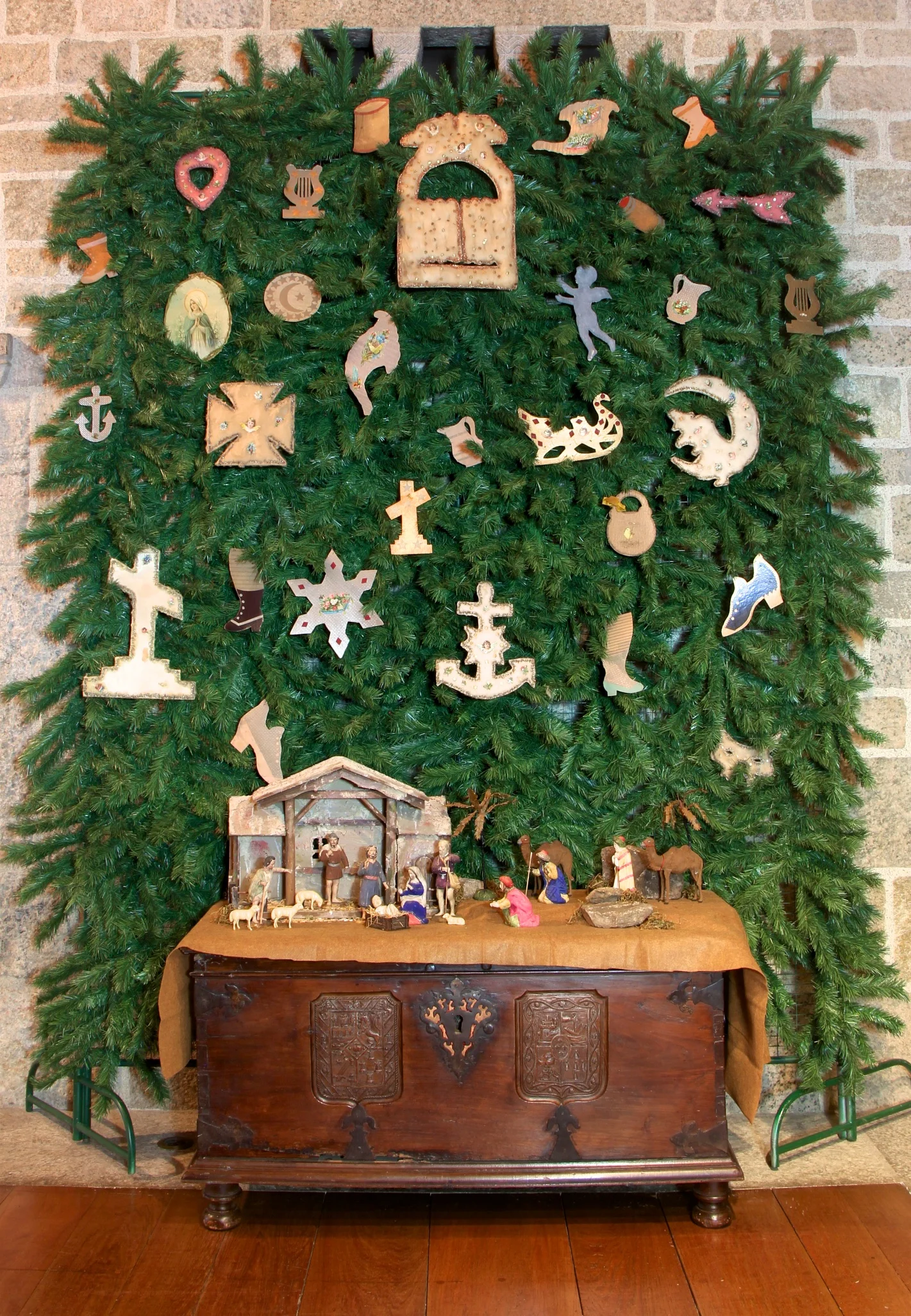 Figure 2: During the late 19th century, some Pennsylvania Dutch families would create an evergreen bower in their parlor or dining room to display their Christmas ornaments. The bower, which might cover three walls of the room as well as the ceiling, sometimes took the place of a Christmas tree. Ornaments and late 19th-century German Nativity are on loan from the National Christmas Center and Museum, Lancaster, PA.