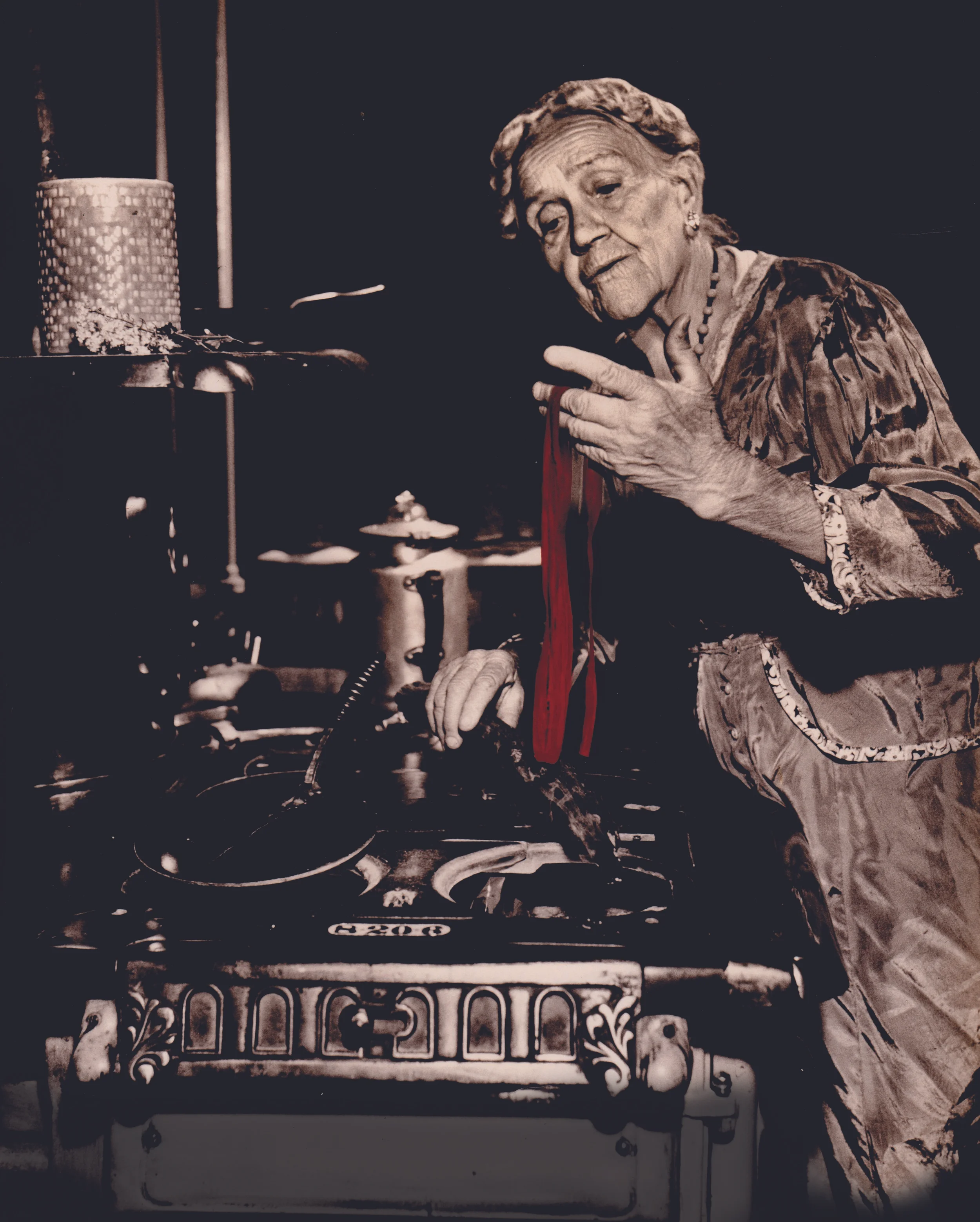 Figure 19: Aunt Sophia Bailer, Tremont, Pennsylvania, “Saint of the Coal Regions” (1870-1954). Don Yoder Collection, Pennsylvania German Cultural Heritage Center, Kutztown University. Sophia performs Georg Mennig’s cure for wildfire over a woodstove with a red woolen string.
