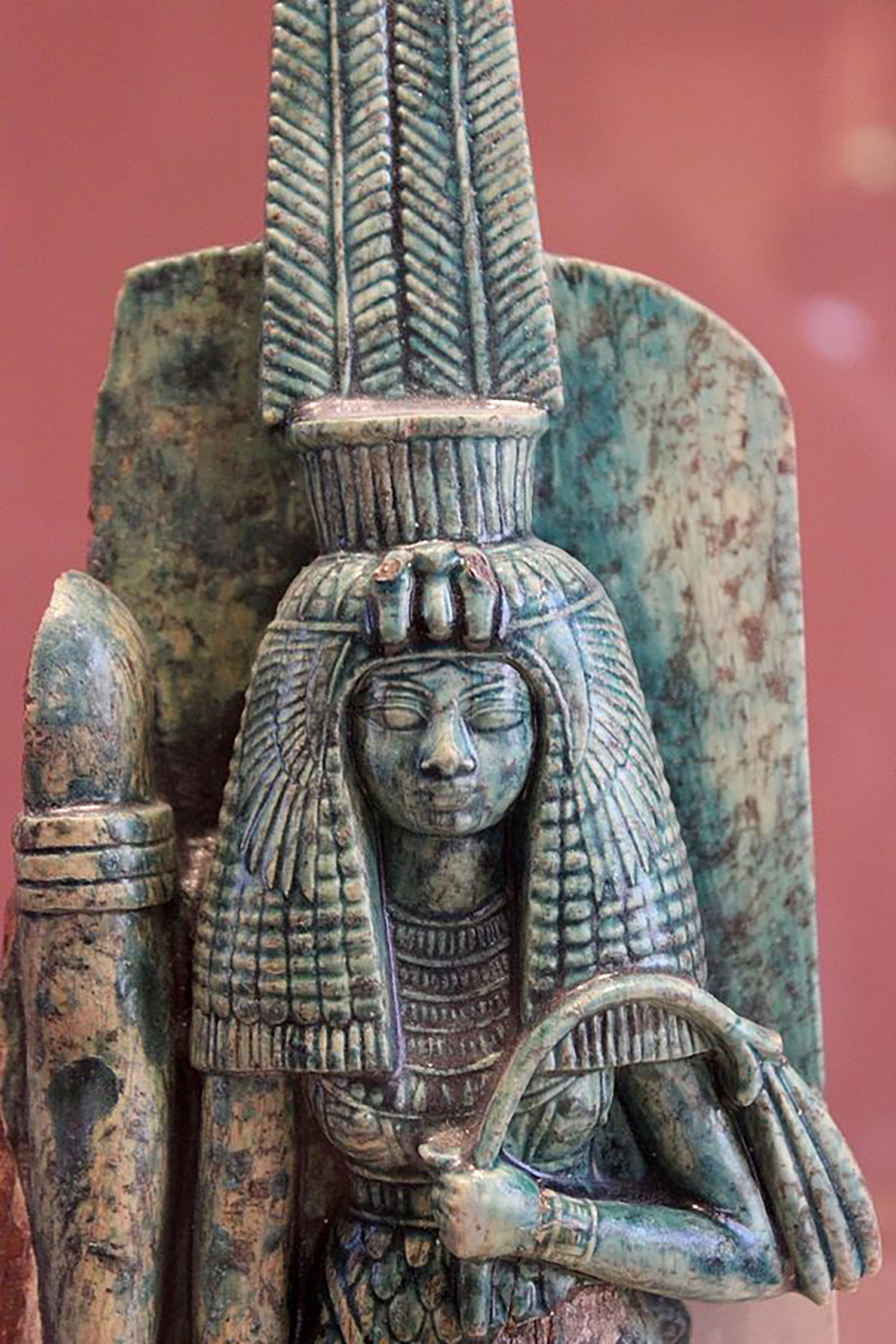 Figure 33: A contemporary image of Queen Tiye, the primary wife of the pharaoh Amenhotep III, shows a similar hairstyle with a heavy wig paired with a glimpse of the queen’s natural hairline at her brow. Photo courtesy of Miguel Hermoso Cuesta.