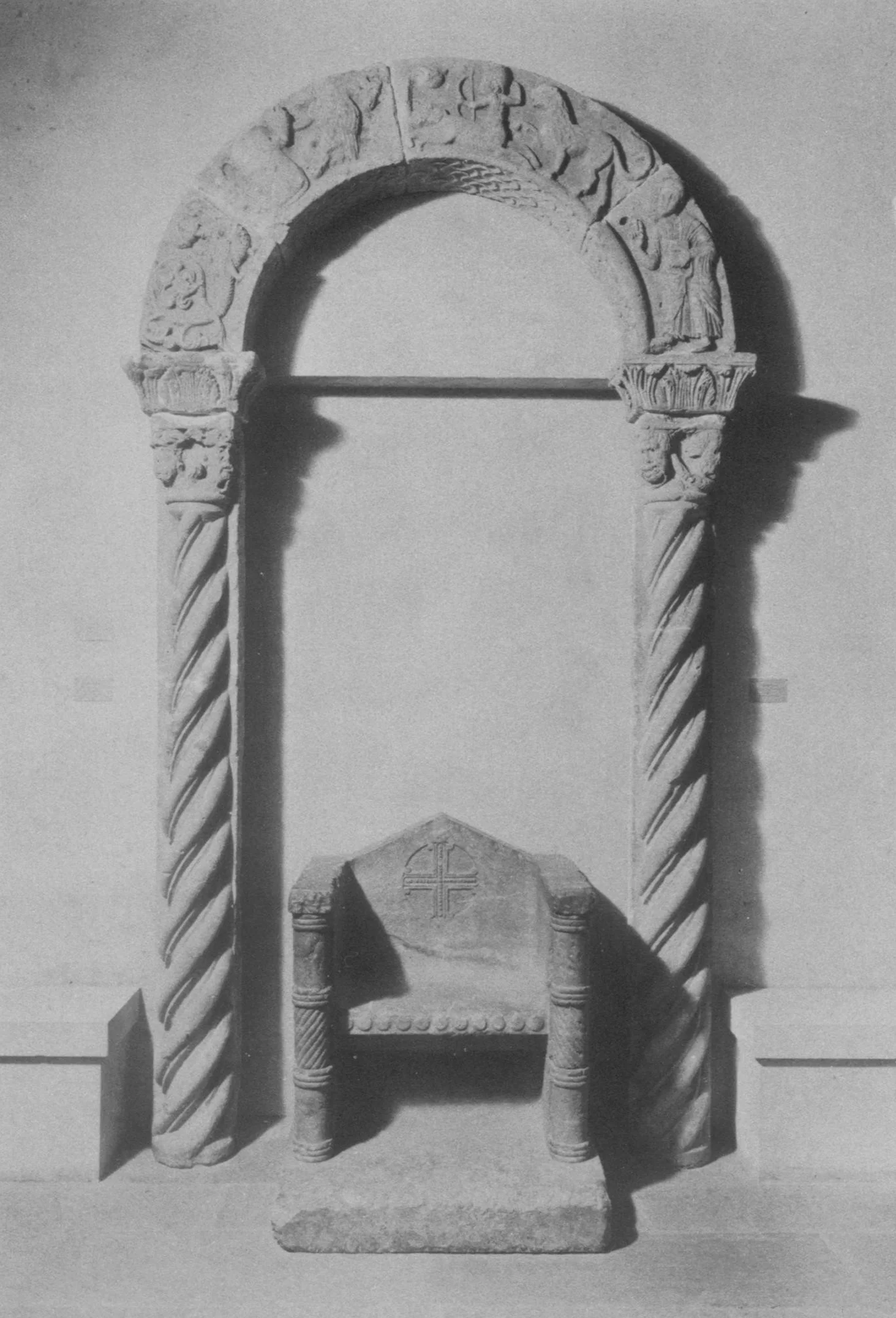 Figure 12: View of Arch with Figures and Fantastic Creatures installed with half-columns and Throne, March 1931, Philadelphia Museum of Art.