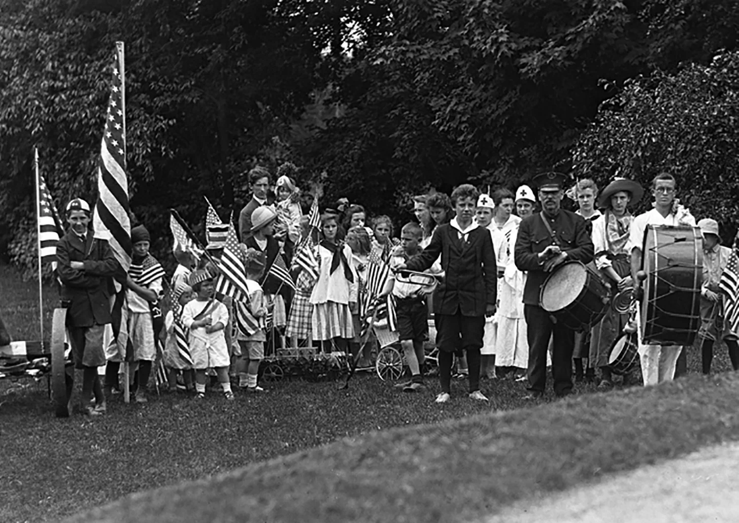 Figure 13: In 1916, the year of the incorporation of Bryn Athyn Borough, residents enjoyed an especially festive Fourth of July. “This year the parade broke all records, and included numerous children, flags and baby coaches, a cannon, a battleship, the local fire engine, a big drum, a little drum, and a bugle. All branches of the service were represented by the costumed children; army, navy, cavalry, artillery, and the medical corps” ( The Bulletin of the Sons of the Academy , September 1916, 50). Photo: Glencairn Museum Archives.