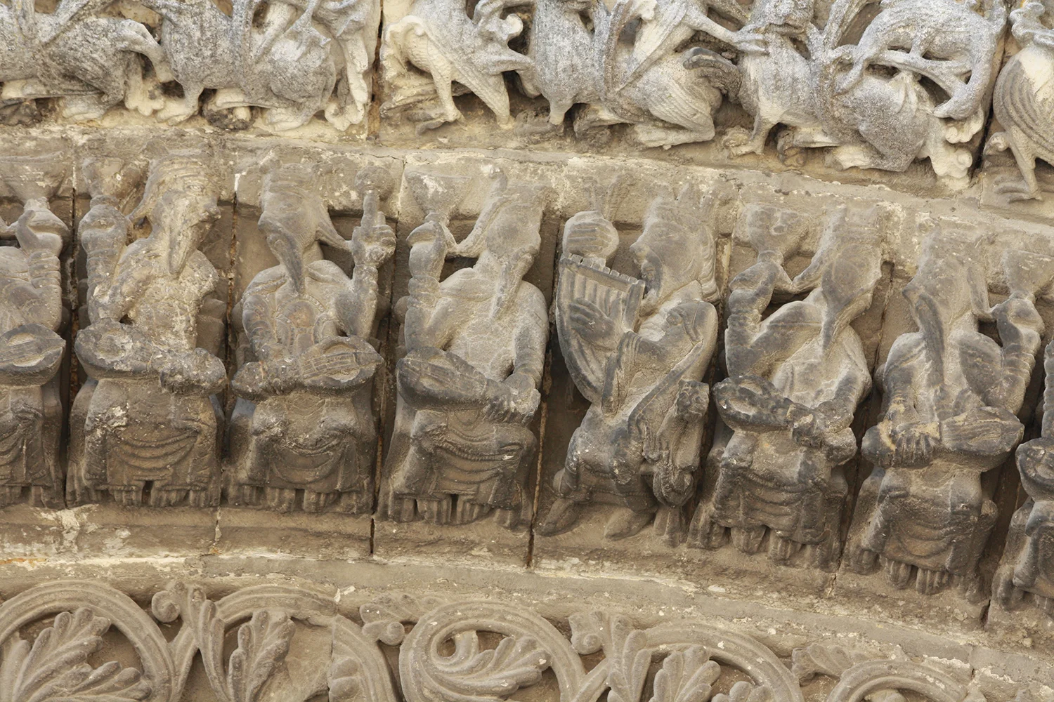 Figure 4: Elders framing the doorway of the Abbaye-aux-Dames, Saintes, France, c. 1120. Photograph by Julia Perratore.