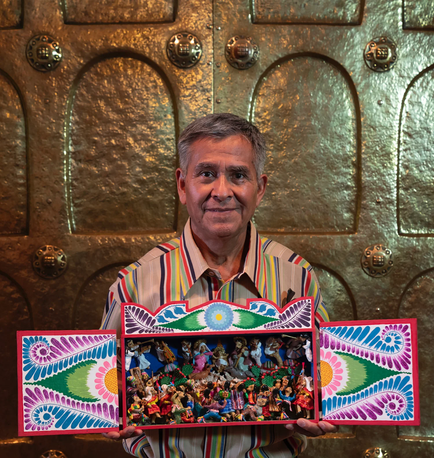 Figure 9: Jeronimo Lozano with a Nativity retablo in Glencairn’s Great Hall, 2018. Lozano grew up and learned his craft in his native Peru; he now lives in Salt Lake City, Utah.