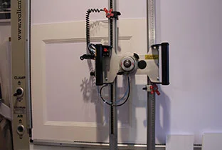 Framing2_0001_mounts the machine.jpg