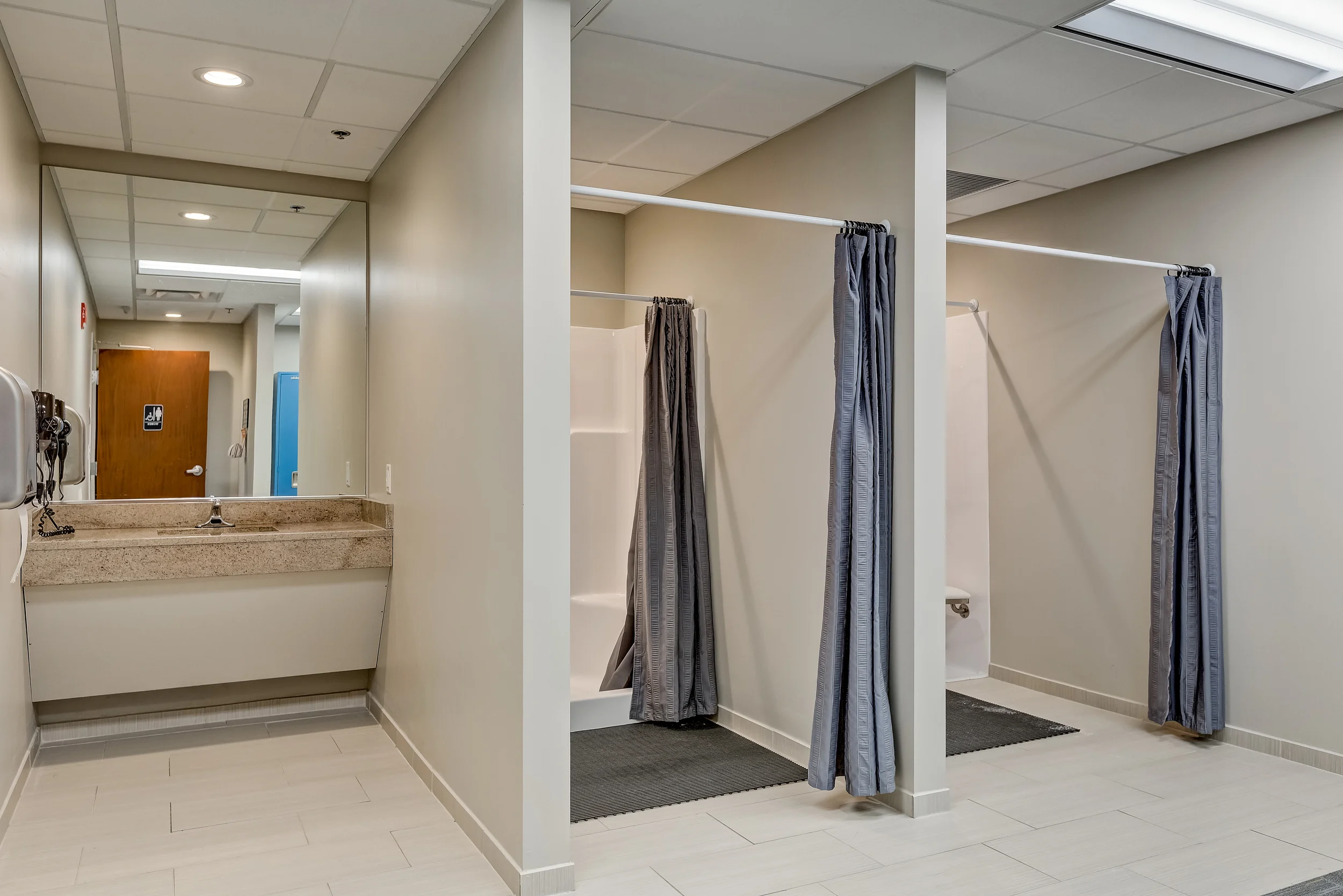 Men's & Women's Locker Room Facilities