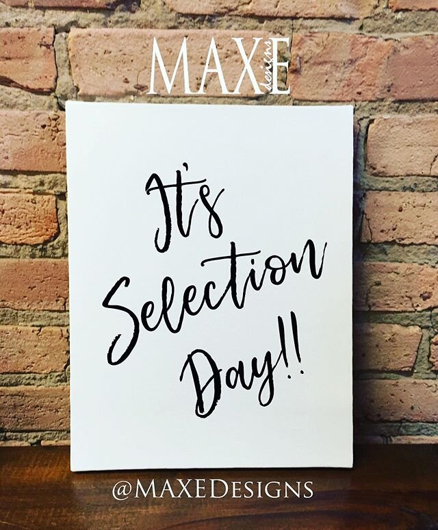 ❤️❤️ days like this!! Today Alyssa &amp; TJ among with Nichole &amp; Bob are seeing their stunning #oneofakind wedding designs on a variety of papers.
It&rsquo;s #selectionday !! One of our favorite times during our design process with our amazing cl