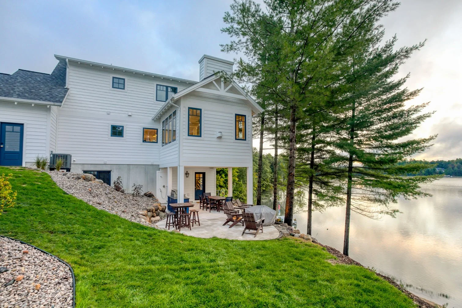 Lakemore Navy Outside view.jpg