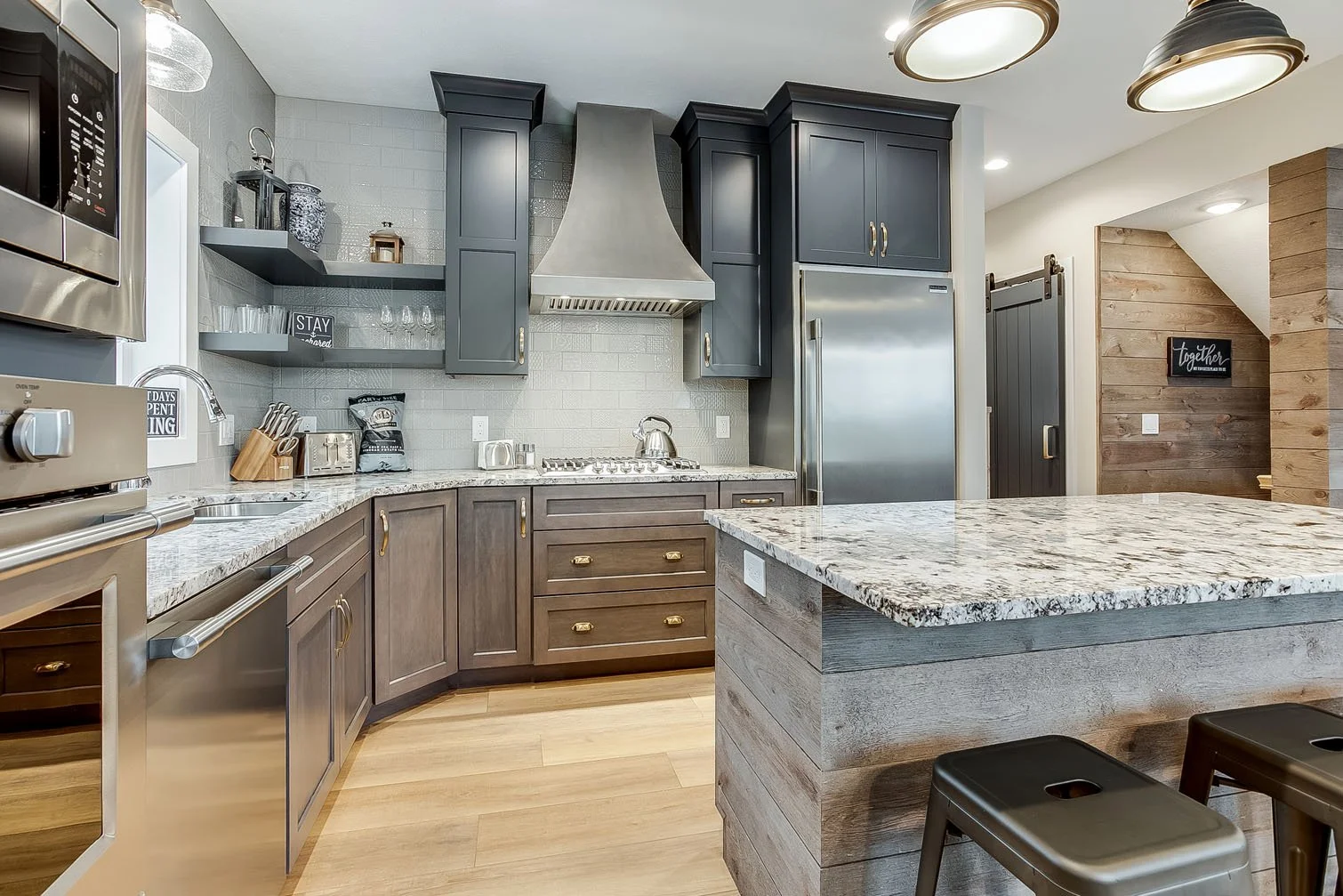 Lakmore Navy Kitchen appliances.jpg