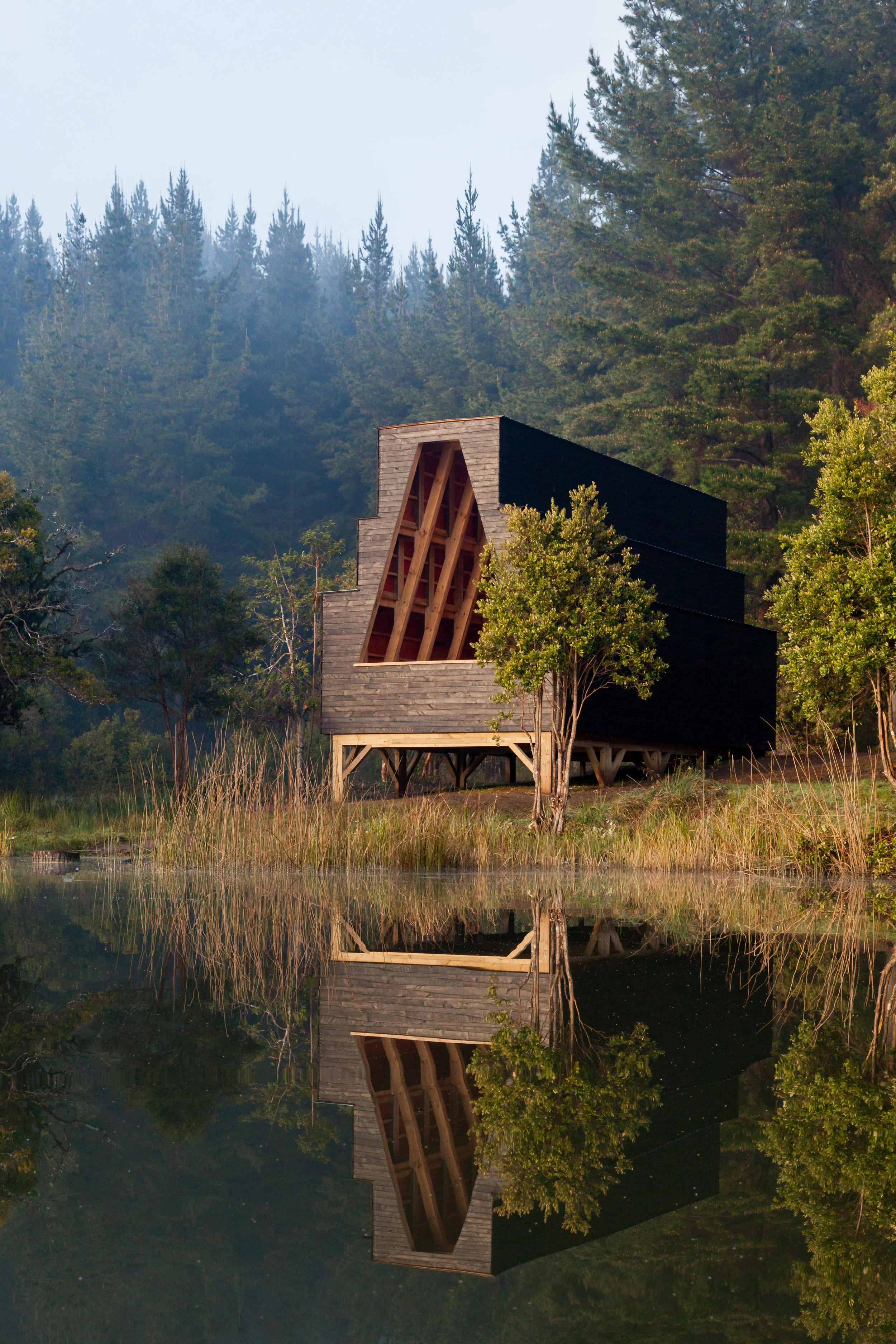 Community Center Location: Antihuala, Chile Architects: Students of the College of Architecture at the Illinois Institute of Technology led by Professor Frank Flury Clients: Municipalidad de Los Álamos and ARAUCO Completion Date: August 2016 Awards: AIA Chicago Small Project Awards 2018 Honor Award Cover project on Chicago Architect May/June 2018
