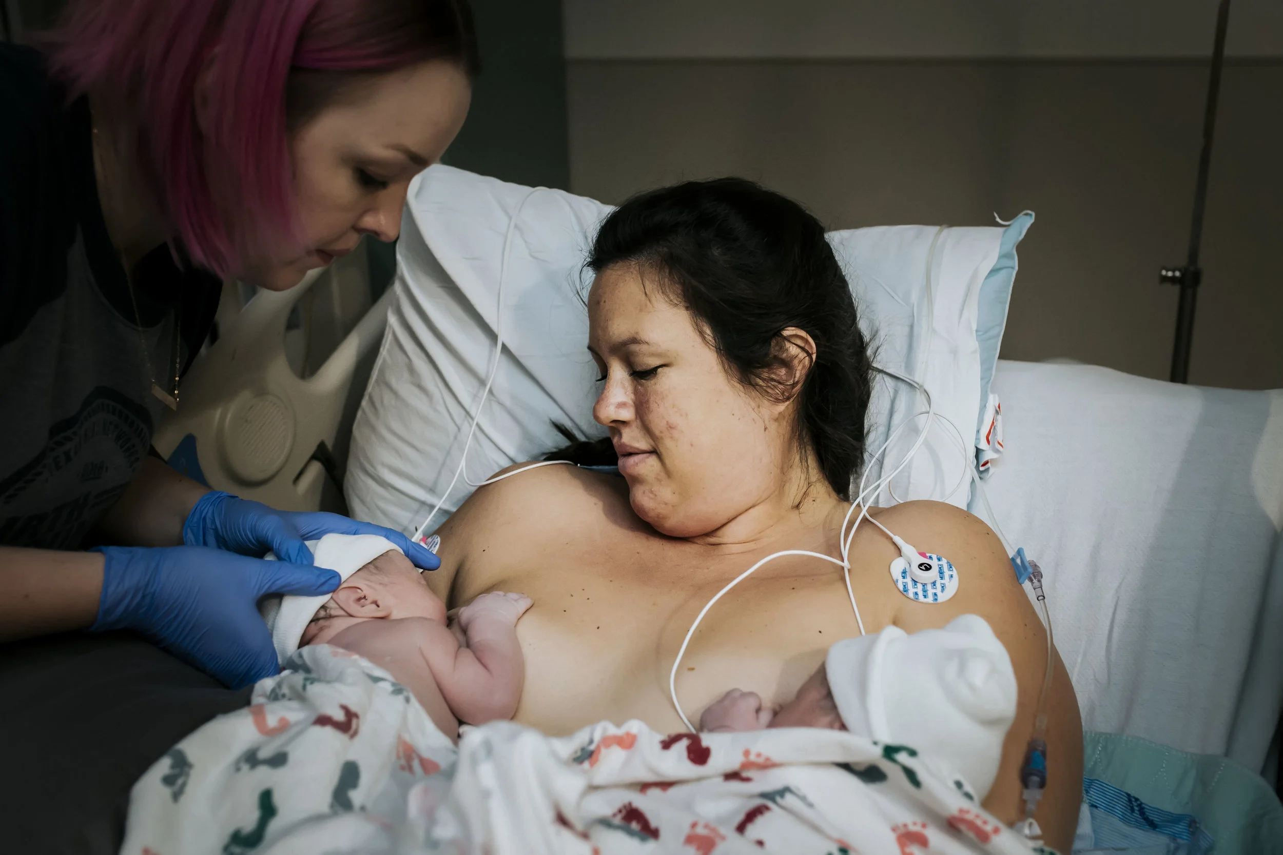 doula helping with breastfeeding