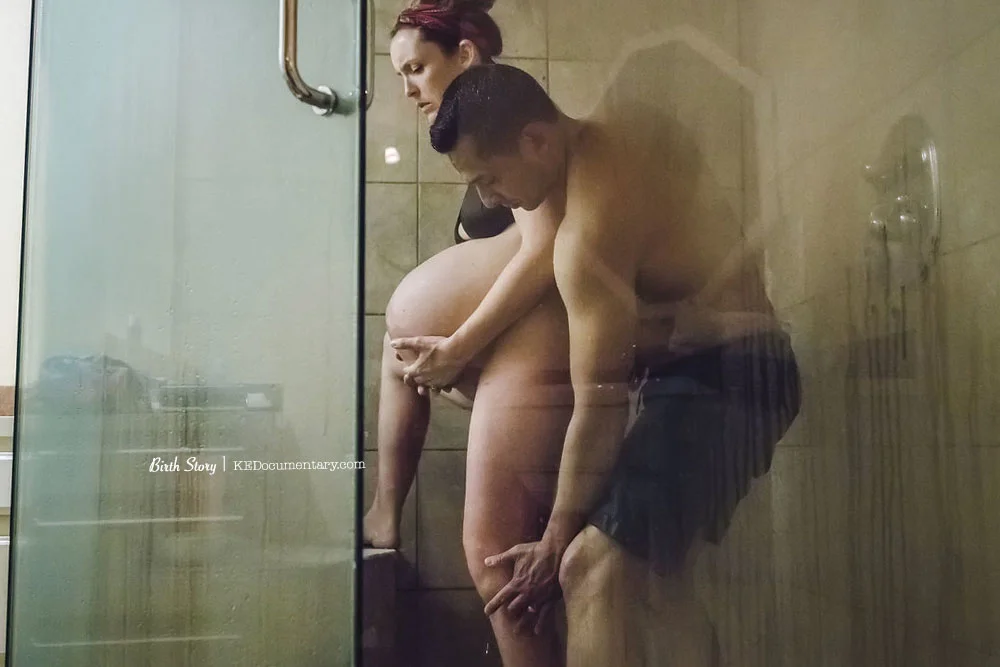 Chiropractor at a Birth - Dallas Birth Photographer